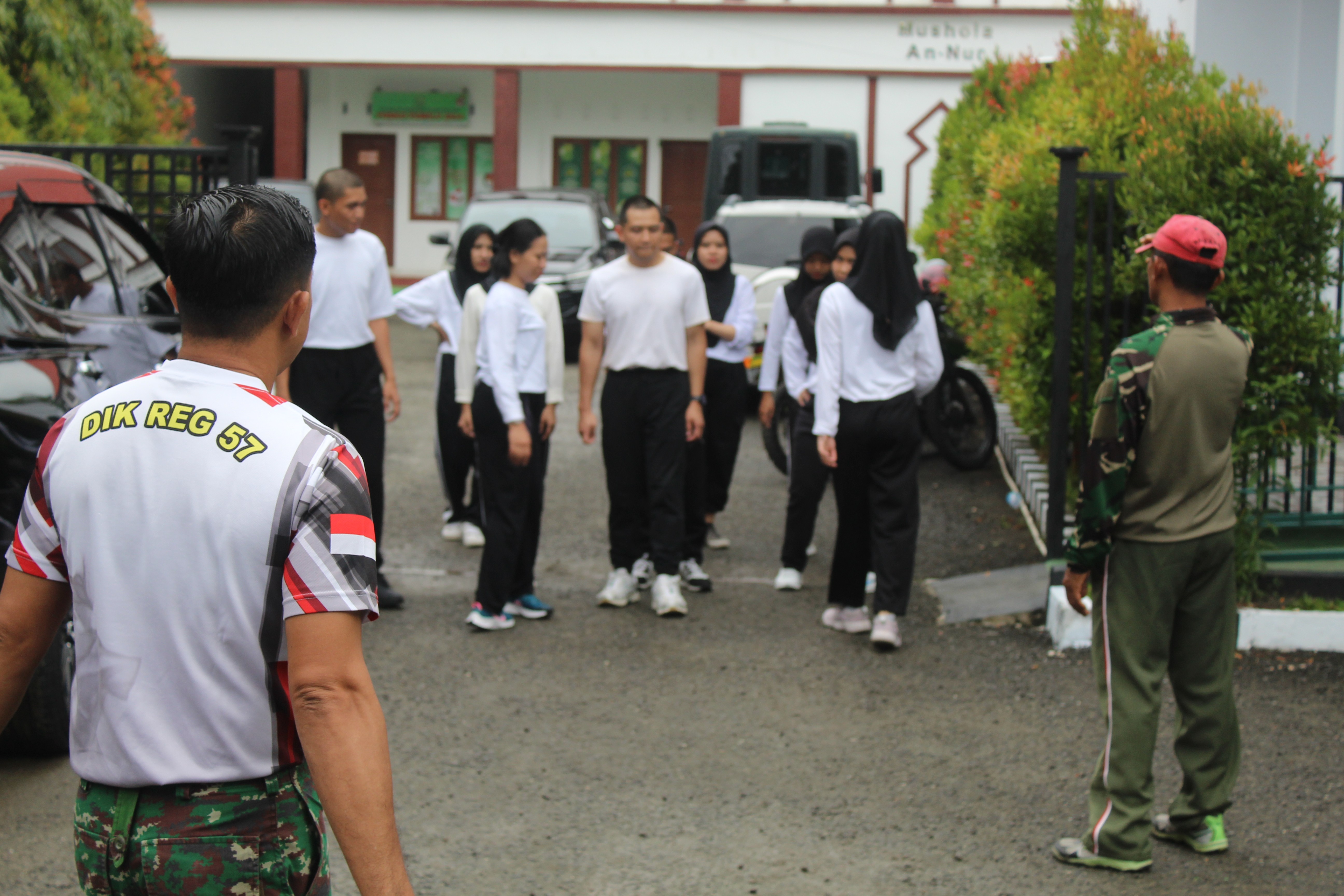 Pelatihan Peraturan Baris Berbaris Hari Ke 8 Pada CPNS Kejaksaan Negeri Kepulauan Selayar Tahun 2025