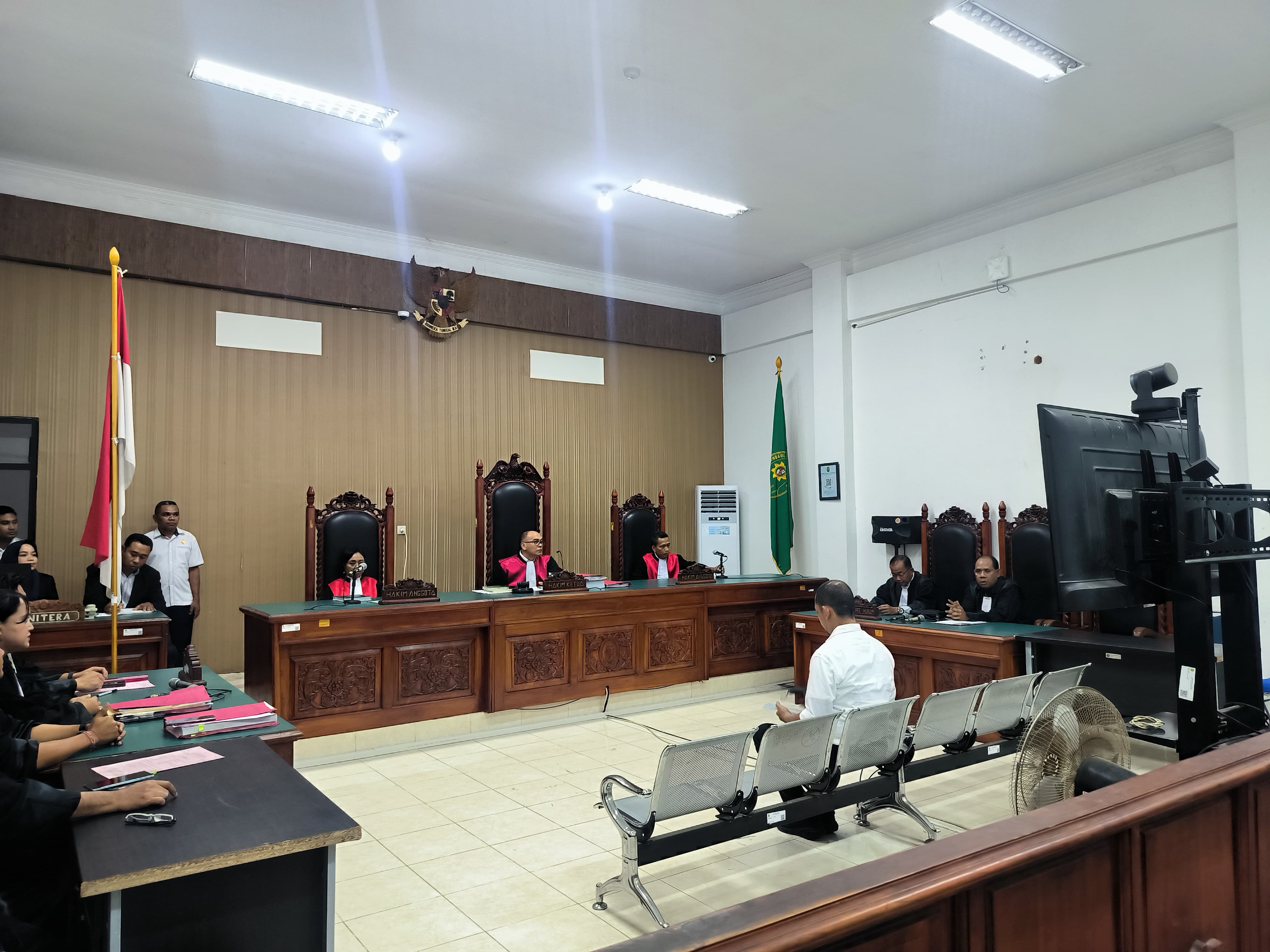 Sidang Perdana Dugaan Tindak Pidana Kekerasan Seksual dan Perdagangan Anak Dengan Terdakwa Mantan Kapolres Ngada dan Seorang Mahasiswi
