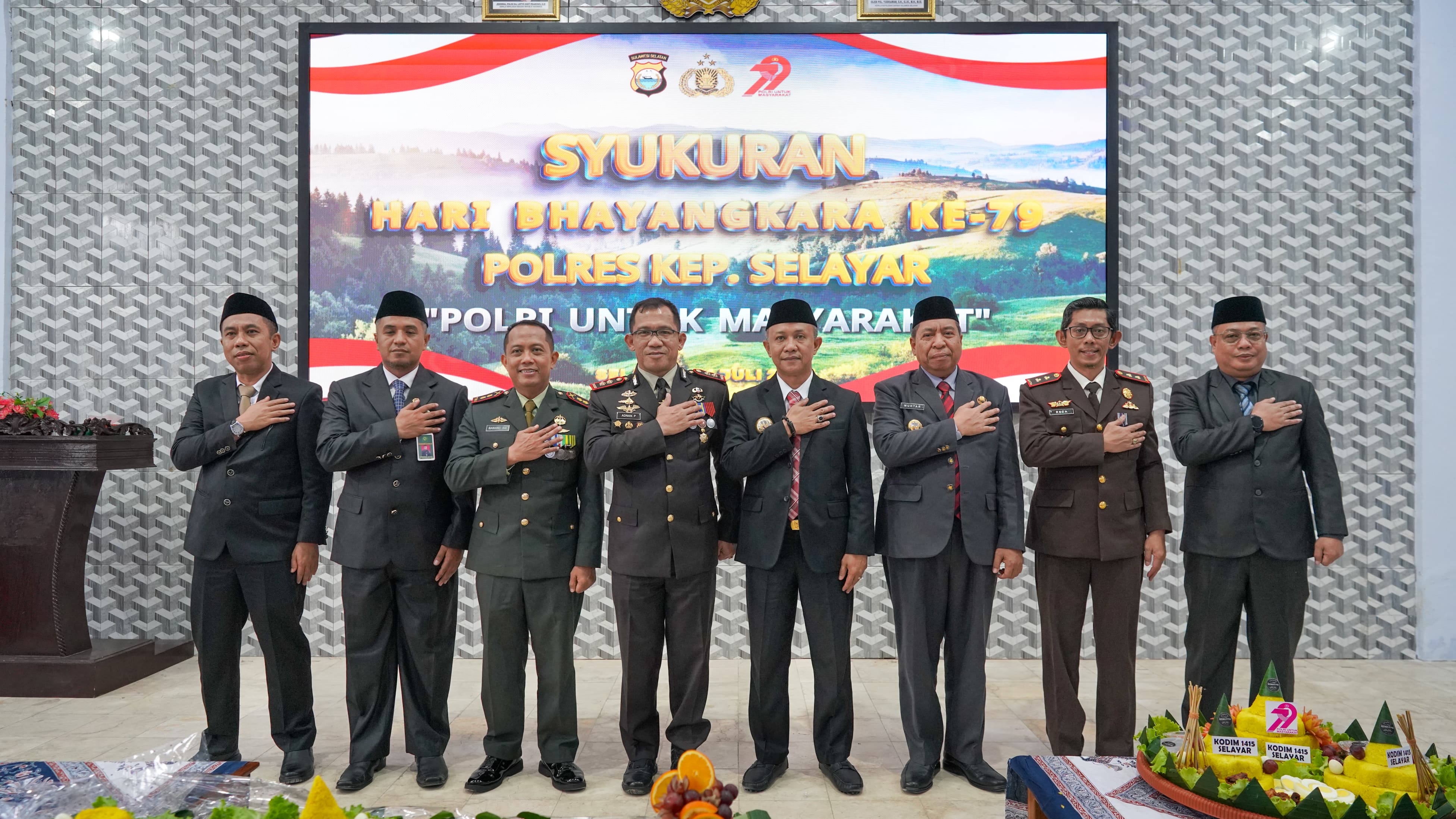 Upacara Dalam Rangka Peringatan Hari Bhayangkara Ke-79 Tingkat Kabupaten Kepulauan Selayar dengan tema “Polri Untuk Masyarakat” dilanjutkan dengan Acara Syukuran Hari Bhayankara Ke-79