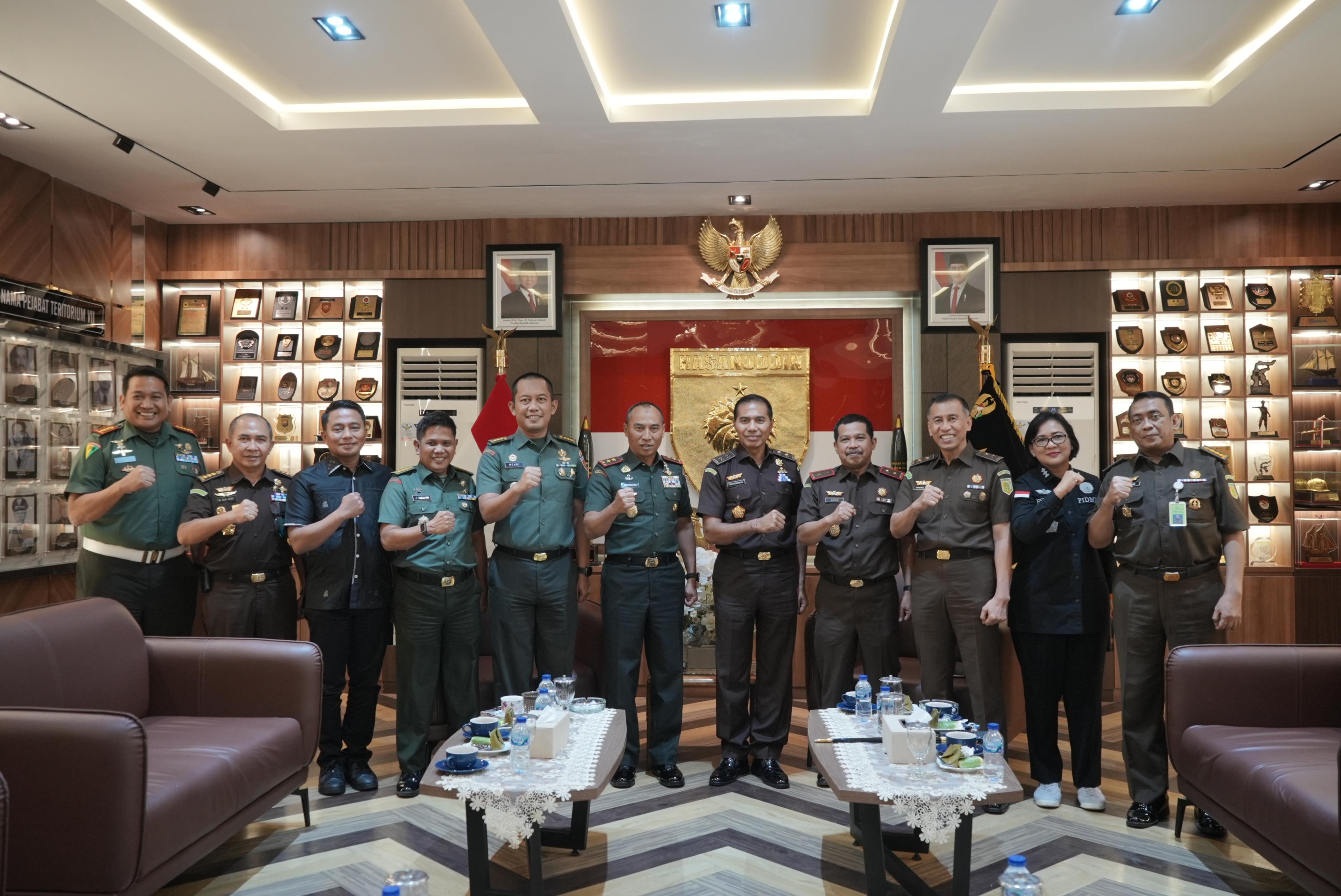 Kajati Sulsel Dampingi Sesjampidmil Lakukan Silaturahmi dengan Pangdam XIV Hasanuddin