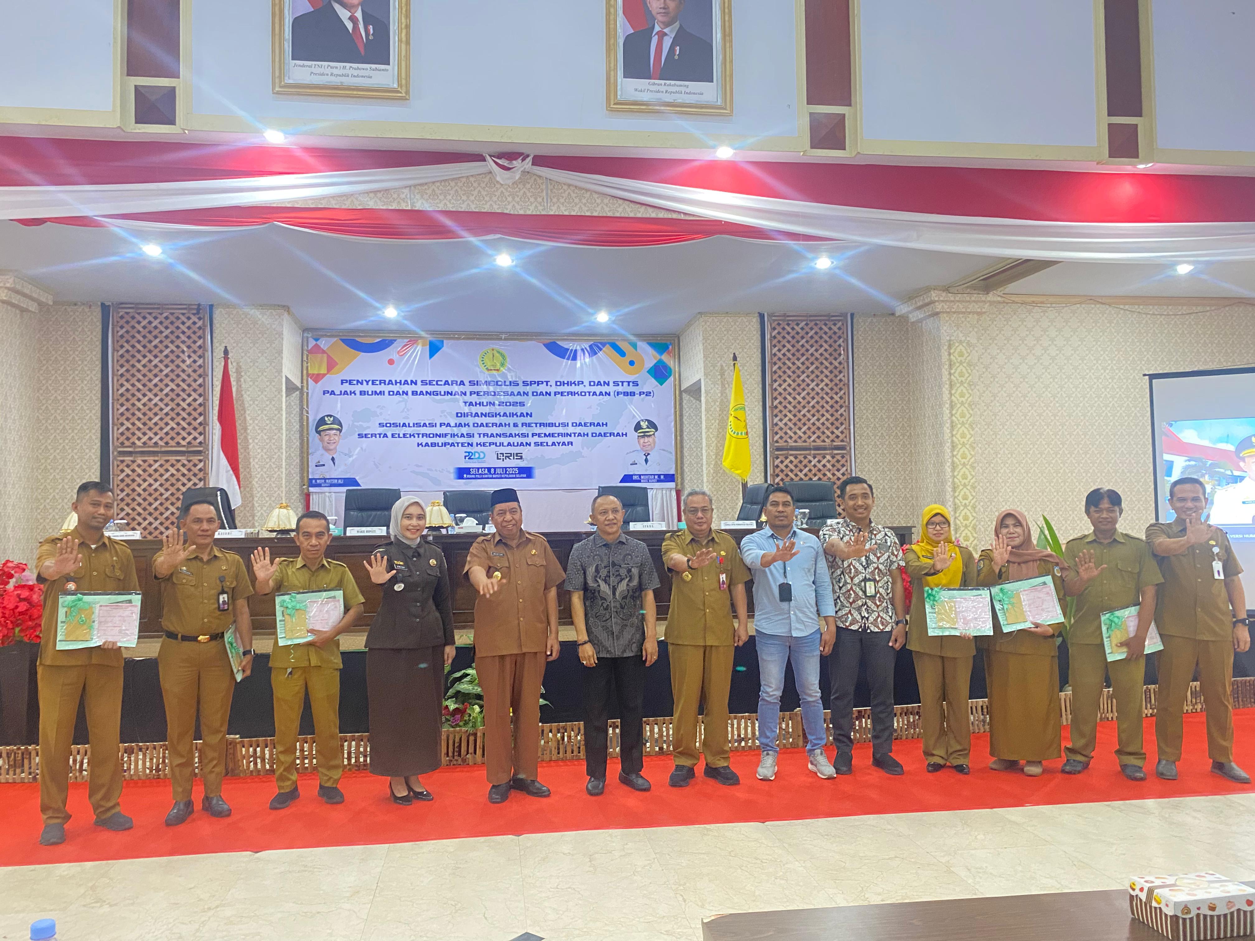 Penyerahan Secara Simbiolis SPPT, STTS, DHKP,PBB-P2, dan Sosialisasi Pajak Daerah dan Retribusi Daerah dan Elektronifikasi Transaksi Pemerintah Daerah
