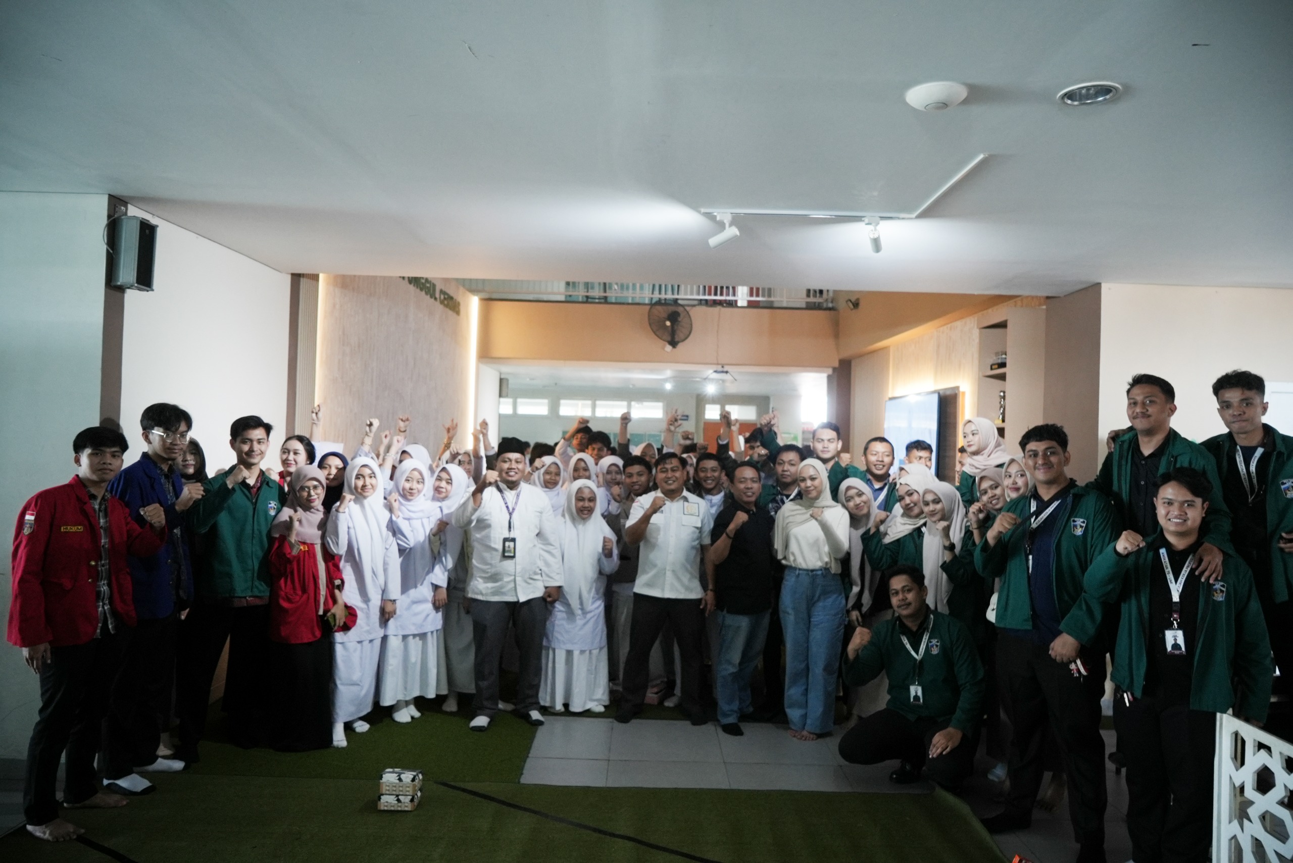 Bentengi Generasi Muda, Kejati Sulsel Gelar JMS Terkait Bijak Bermedia Sosial di SMA-SMP Islam Athirah