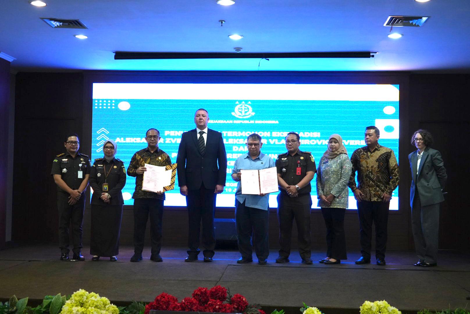 Plt. JAM-Bin R. Narendra Jatna  Pimpin Proses Penyarahan Ekstradisi ke Pemerintah Federasi Rusia