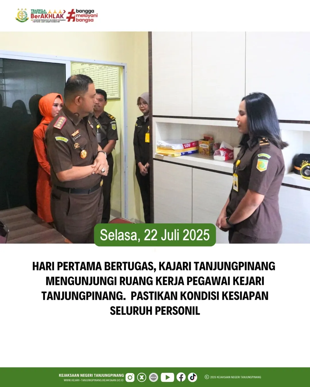Hari Pertama Bertugas, Kajari Tanjungpinang Mengunjungi Ruang Kerja Pegawai, Pastikan Kondisi Kesiapan Personil