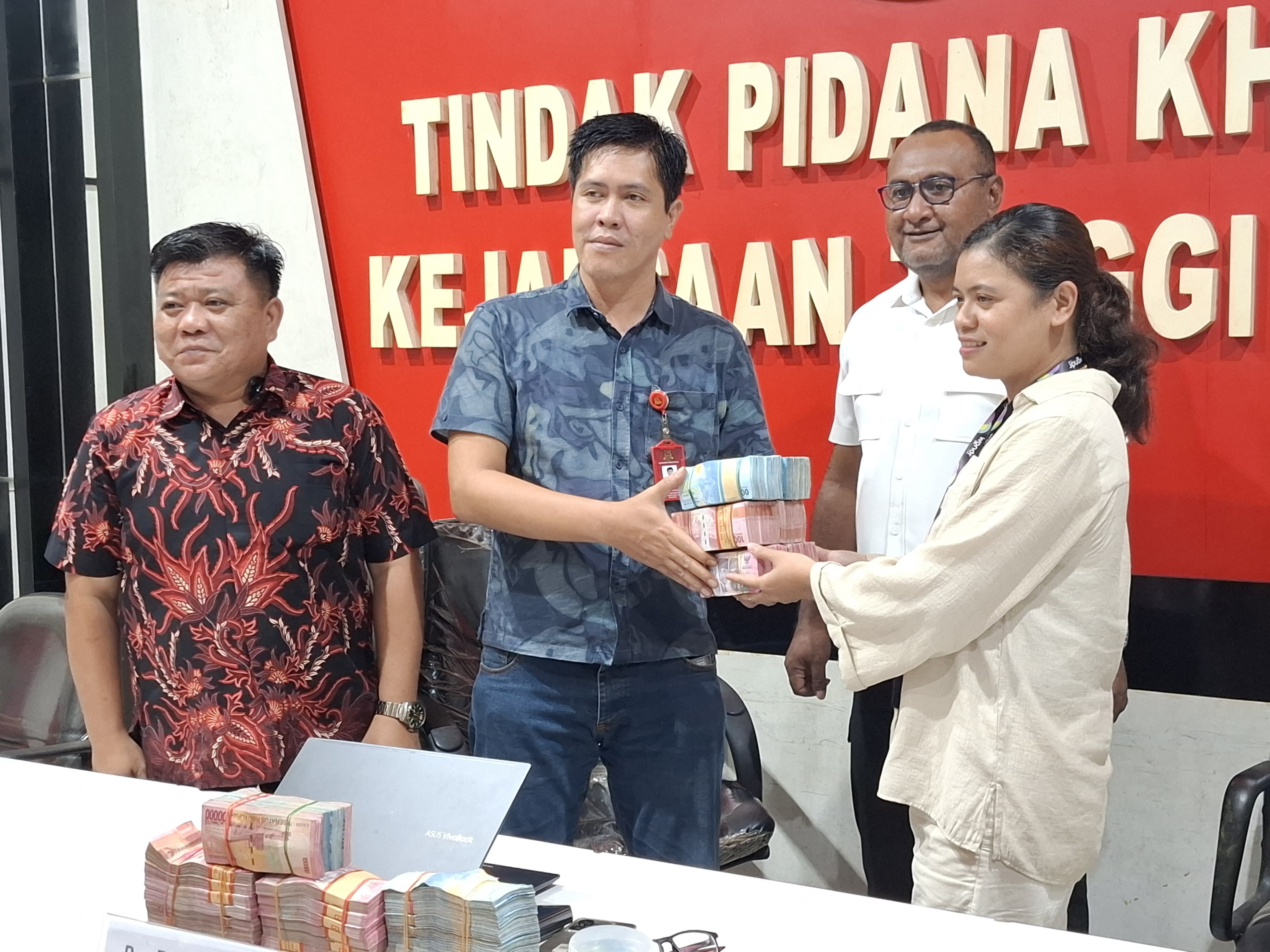KEJATI PAPUA SITA UANG RP 527,6 JUTA TERKAIT DUGAAN KORUPSI PENJUALAN CADANGAN BERAS PEMERINTAH DI BULOG WAMENA