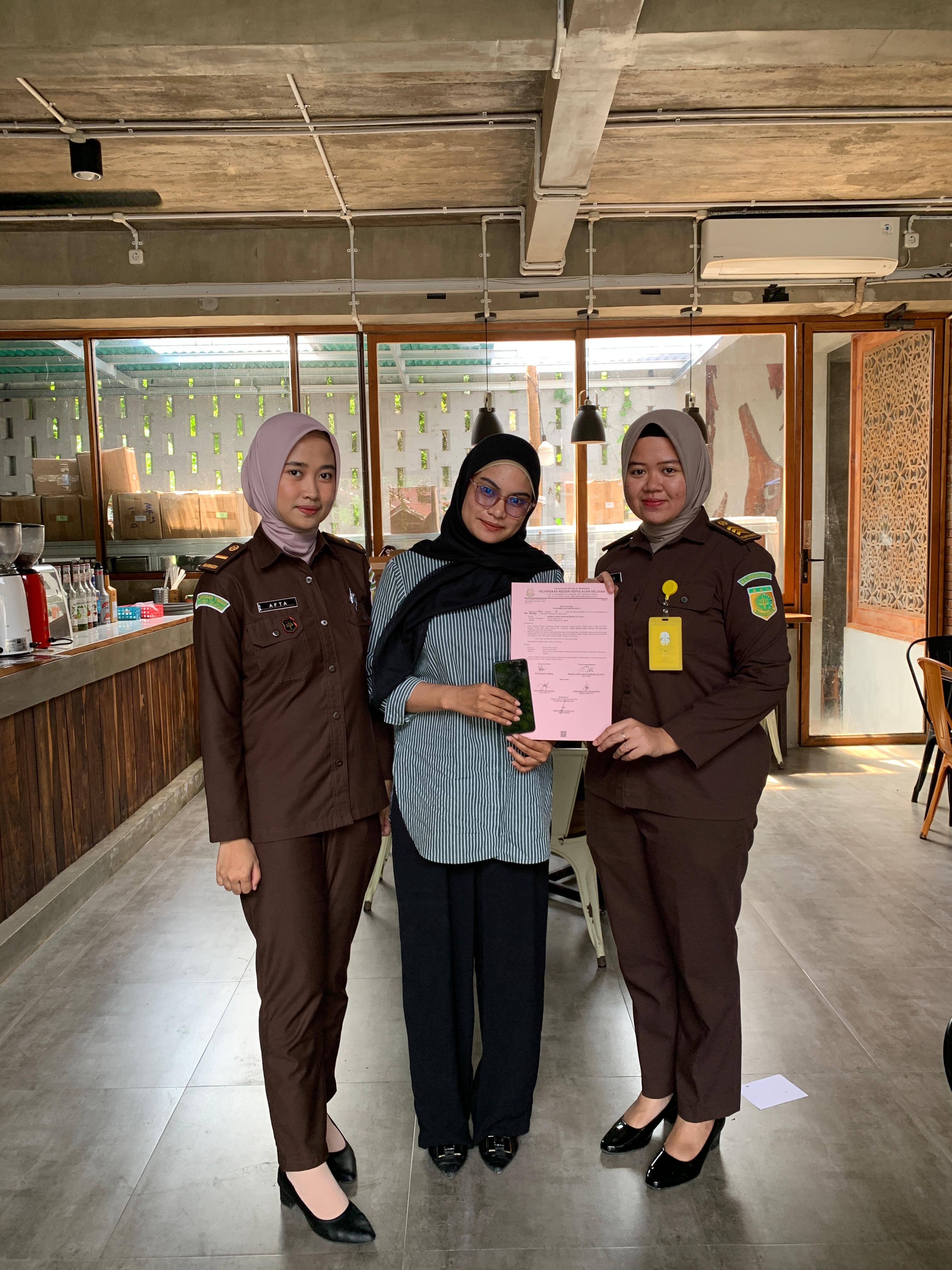 Layanan Program Pengantaran Barang Bukti Gratis berupa 1 unit Handphone Merek OPPO A7 Warna Biru Gelap