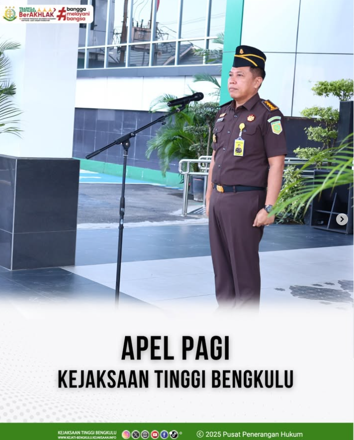 Kejaksaan Tinggi Bengkulu menggelar Apel Senin Pagi yang dipimpin oleh Asisten Bidang Pembinaan I Wayan Sumertayasa, S.H., M.H. sebagai Penerima Apel. Kegiatan rutin ini dilaksanakan di halaman kantor dan diikuti oleh seluruh Pegawai.