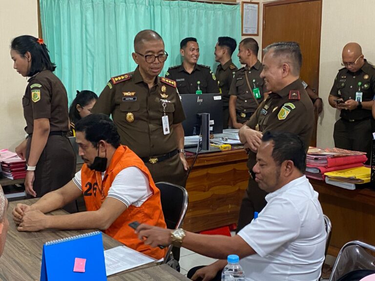Kejari Kota Kupang Terima Tahap II Tersangka Mantan Kapolres Ngada dalam Kasus Kekerasan Seksual Anak