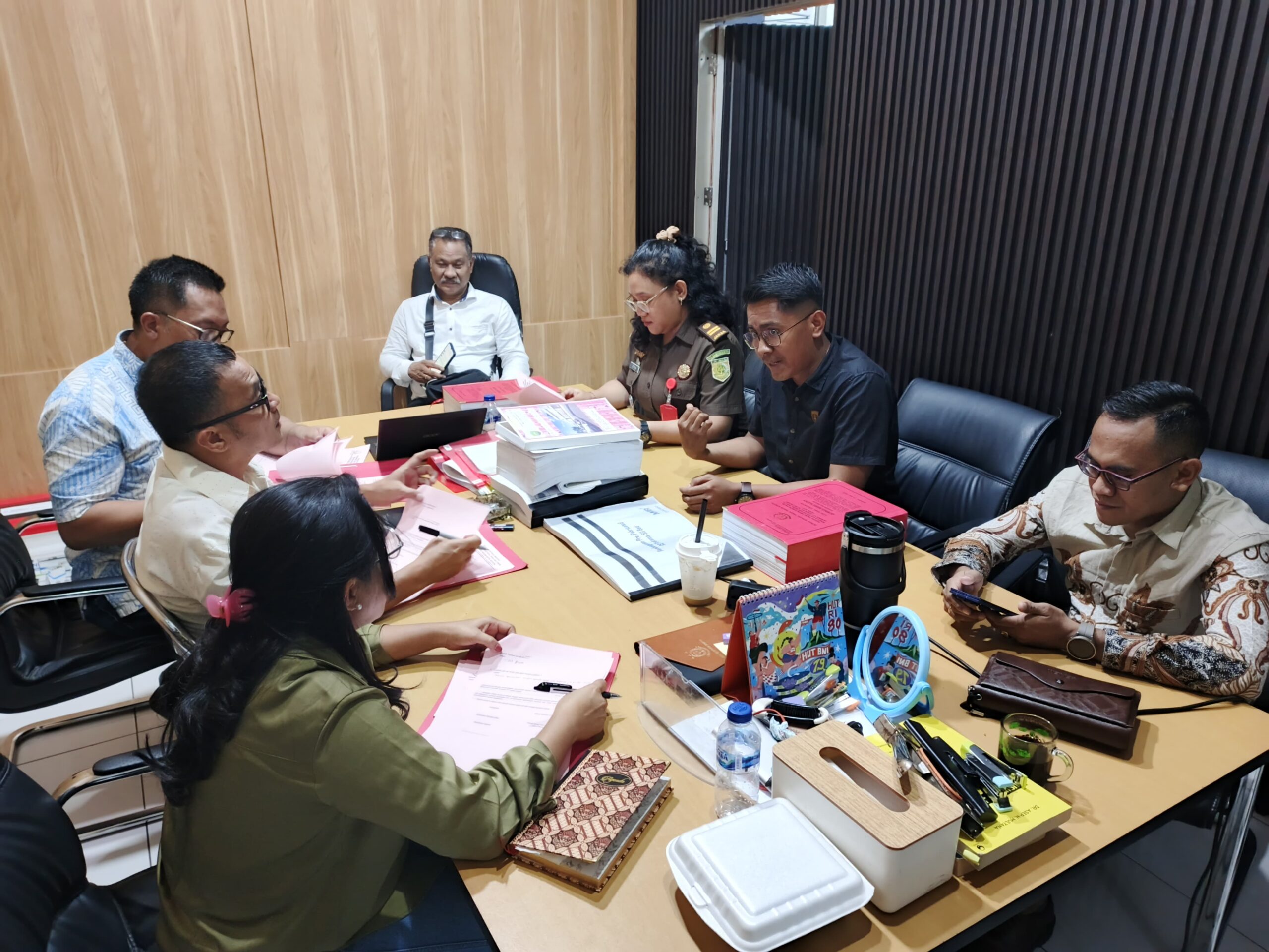 Kejaksaan Tinggi NTT Serahkan Tersangka dan Barang Bukti Perkara Korupsi Penyertaan Modal PT Jamkrida NTT Rp 25 Miliar