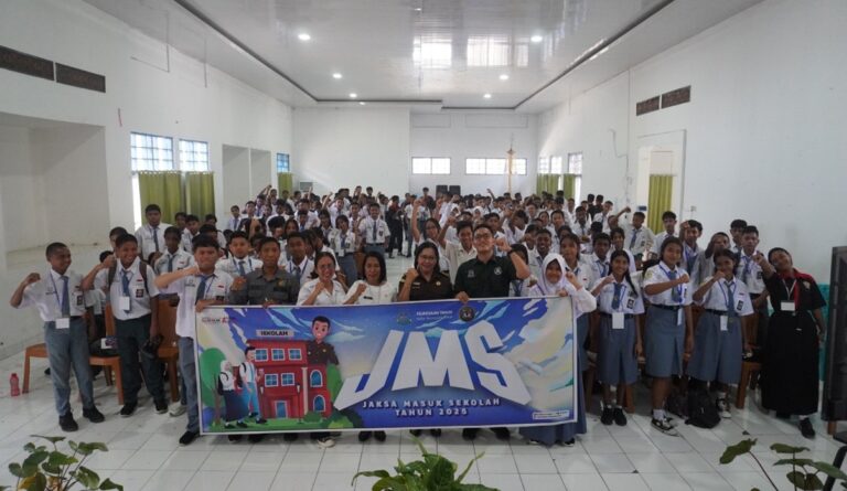 Kejati NTT Edukasikan Bahaya Judi Online ke 200 Siswa Baru SMKN 4 Kupang