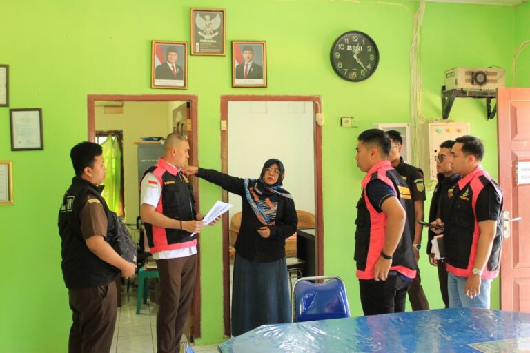 Kejari Sumba Timur Geledah Kantor PT ASTIL, Usut Dugaan Korupsi Pengelolaan BUMD 2018-2023