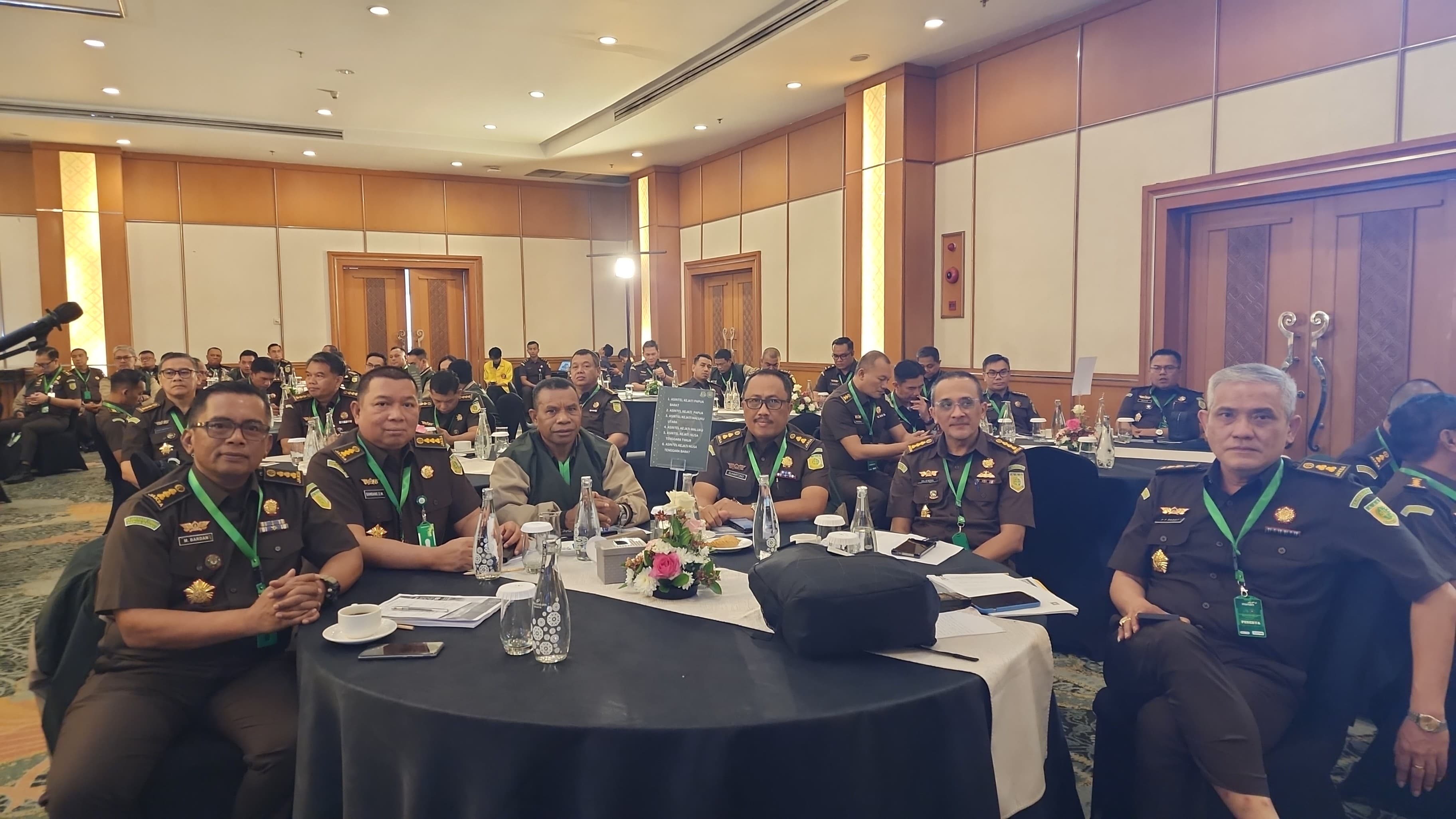 Asintel Kejati NTT hadiri Rapat Evaluasi Capaian Kinerja Semester I  Bidang Intelijen Kejaksaan RI Tahun 2025