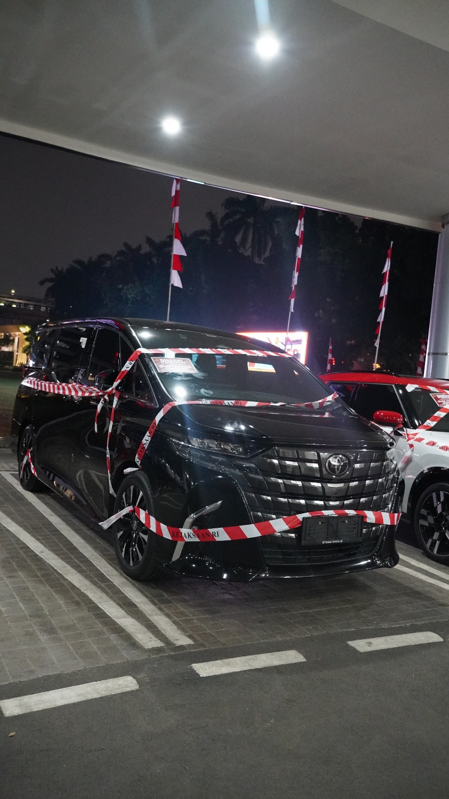 Tim Penyidik Kejaksaan Agung Sita 5 Unit Mobil Mewah  Terkait Dugaan Korupsi Minyak Mentah PT Pertamina