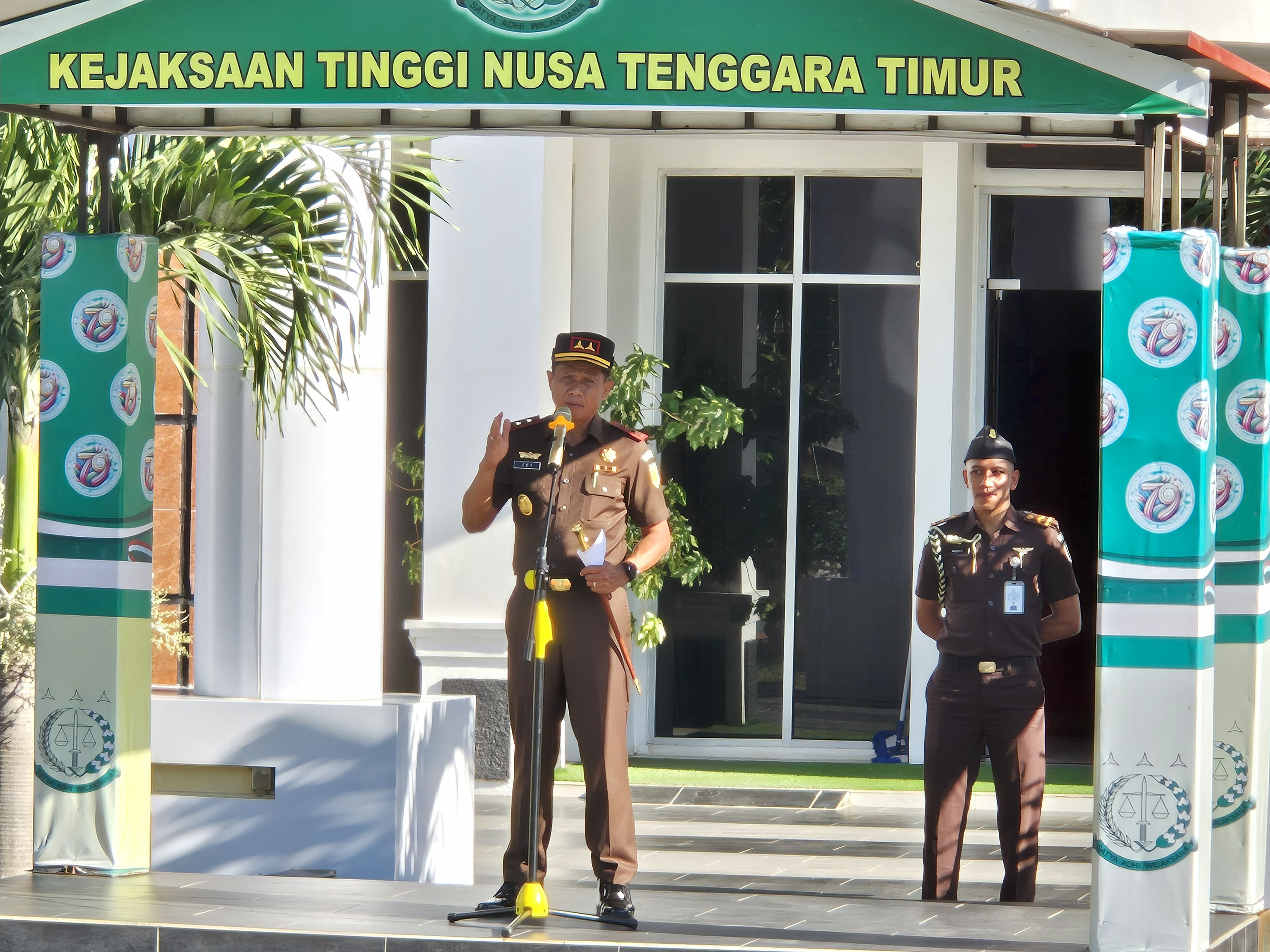 Pimpin Apel Pagi, Kajati NTT Apresiasi Prestasi Nasional dan Tekankan Disiplin