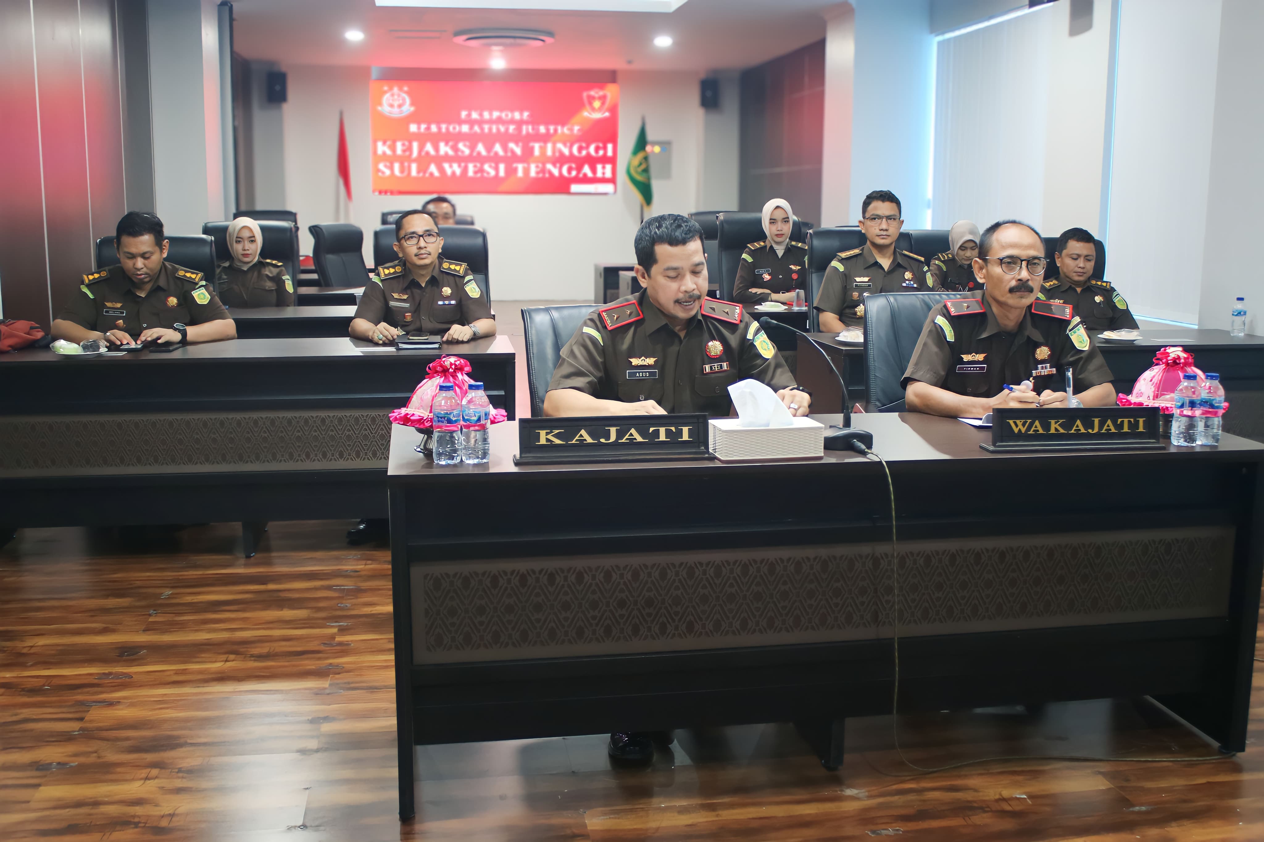 KEMBALI KAJATI SULTENG MEMIMPIN PERMOHONAN PENGHENTIAN PENUNTUTAN BERDASARKAN KEADILAN RESTORATIF