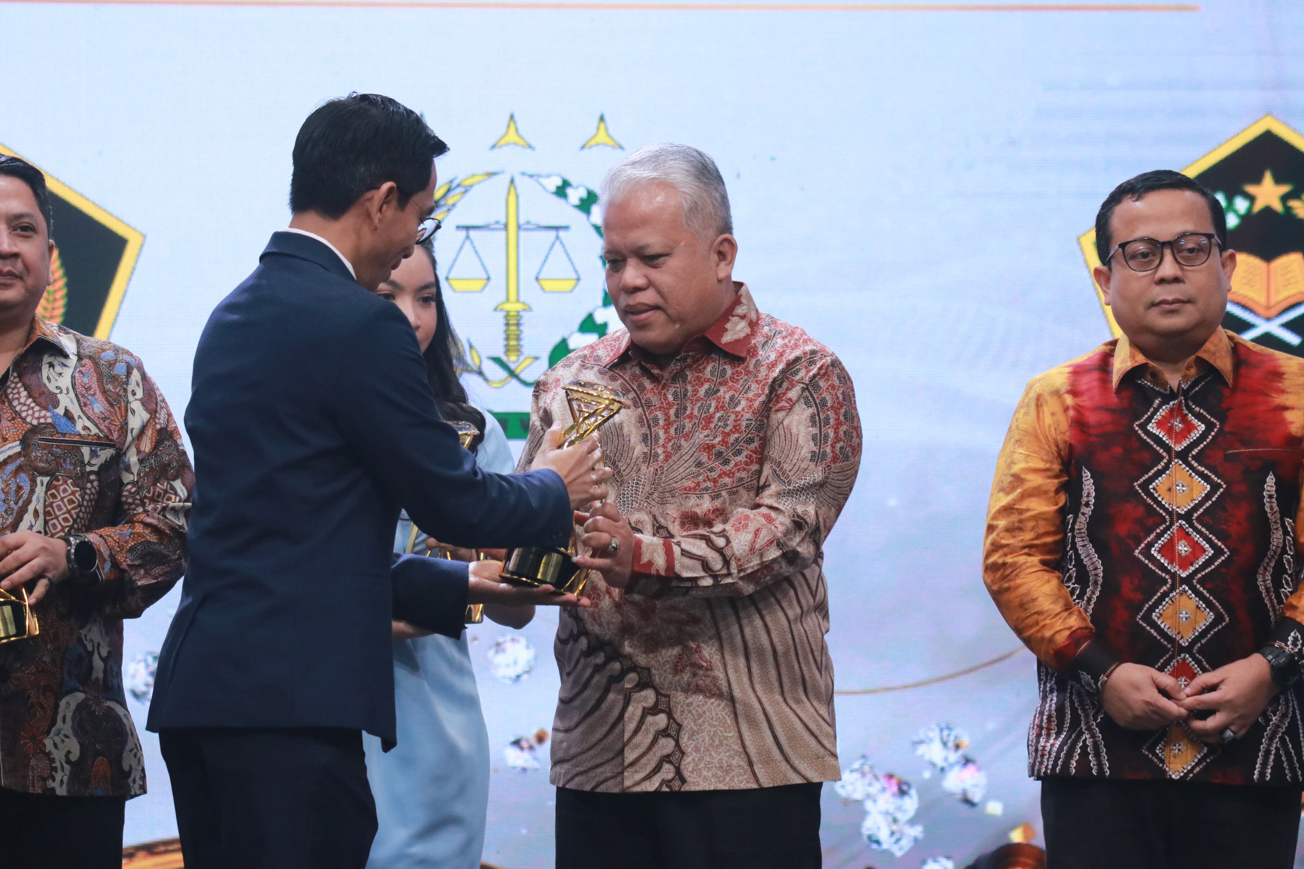 Kejaksaan Agung Mendapatkan Penghargaan dari INews dengan kategori ”Kolaborasi Strategis Efektivitas Penanganan Korupsi)