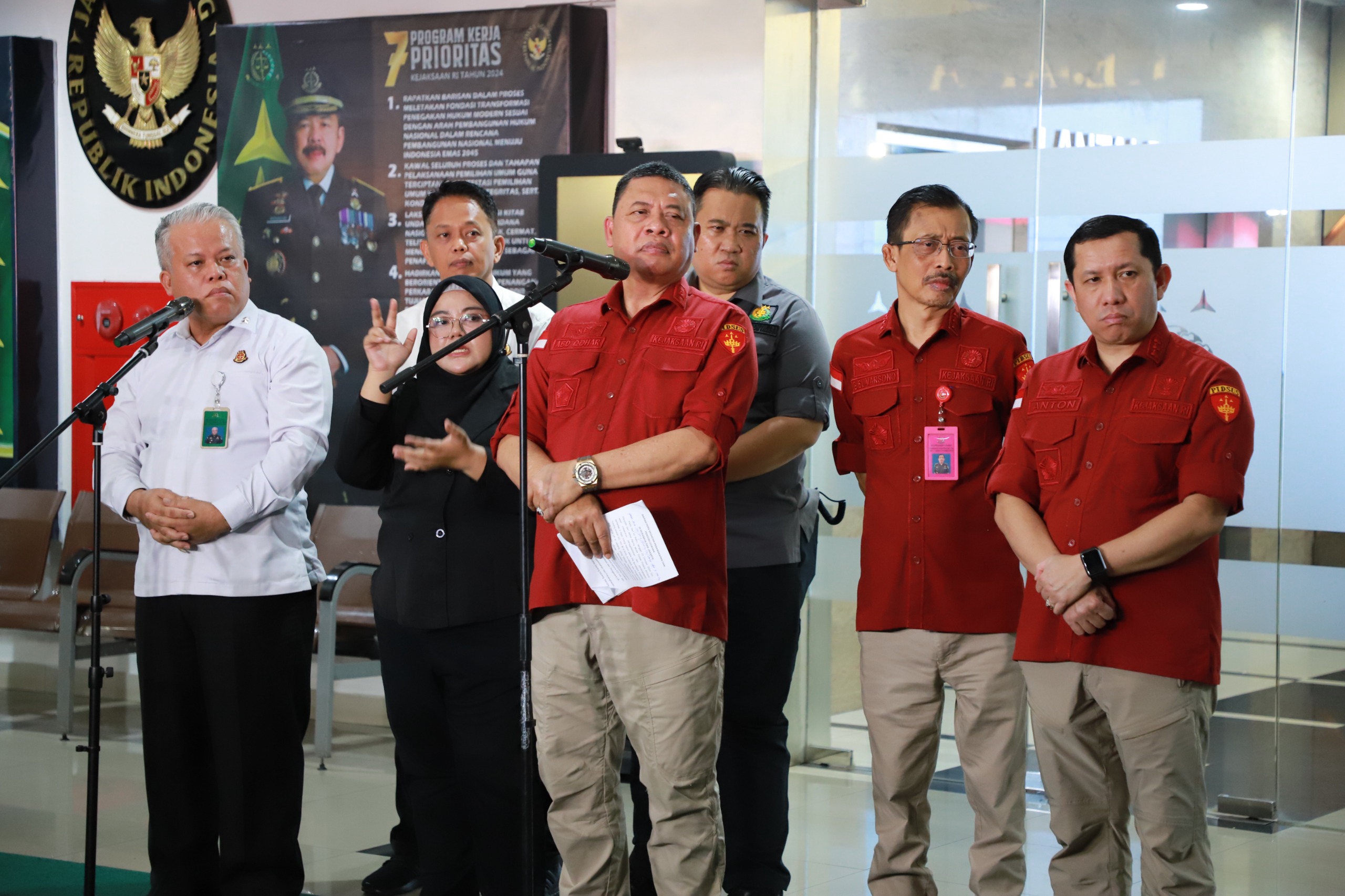 3 Orang Hakim dan 1 Pengacara, Ditetapkan Sebagai Tersangka dan Dilakukan Penggeledahan Terkait Suap danatau Gratifikasi