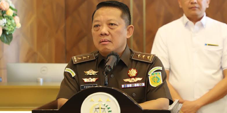 Kejaksaan Agung Memeriksa 1 Orang Saksi dan 2 Orang Tersangka Oknum Hakim  Terkait Perkara Tipikor Suap danatau Gratifikasi Penanganan Perkara Terpidana Ronald Tannur