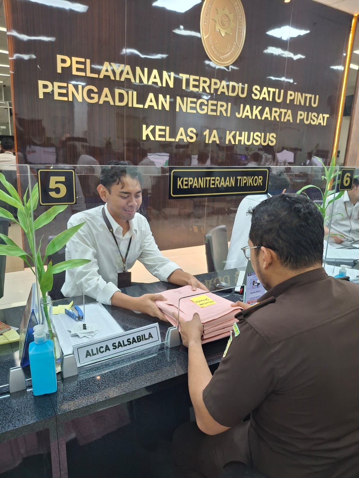 Penuntut Umum Melimpahkan Berkas Perkara 3 Tiga) Terdakwa Perkara Suap danatau  Gratifikasi Ronald Tannur ke PN Tipikor Jakarta Pusat