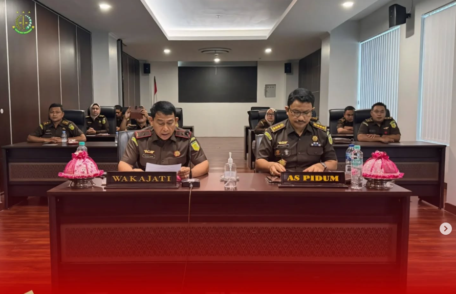 WAKAJATI SULTENG DIDAMPINGI ASPIDUM MEMIMPIN EKSPOSE PENGEHENTIAN PENUNTUTAN BERDASARKAN RESTORATIVE JUSTICE