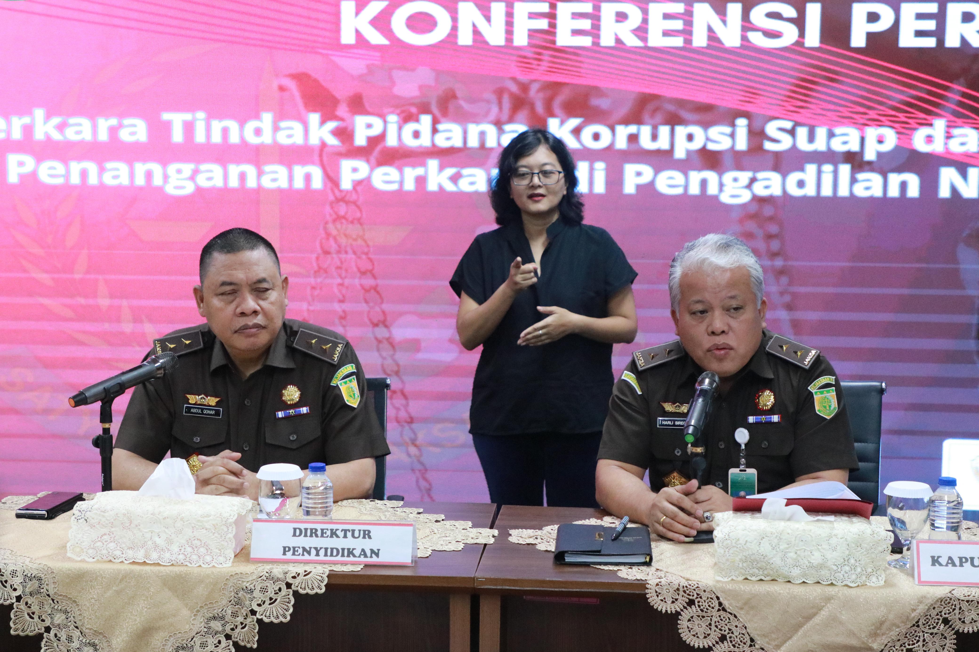 Penahanan Tersangka RS dalam Perkara Suap Gratifikasi Penanganan Perkara Ronald Tannur