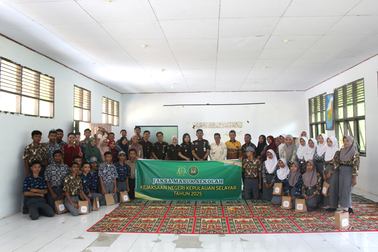 Jaksa Masuk Sekolah di SMA 7 Selayar dengan tema Ciptakan Generasi Anti Narkoba