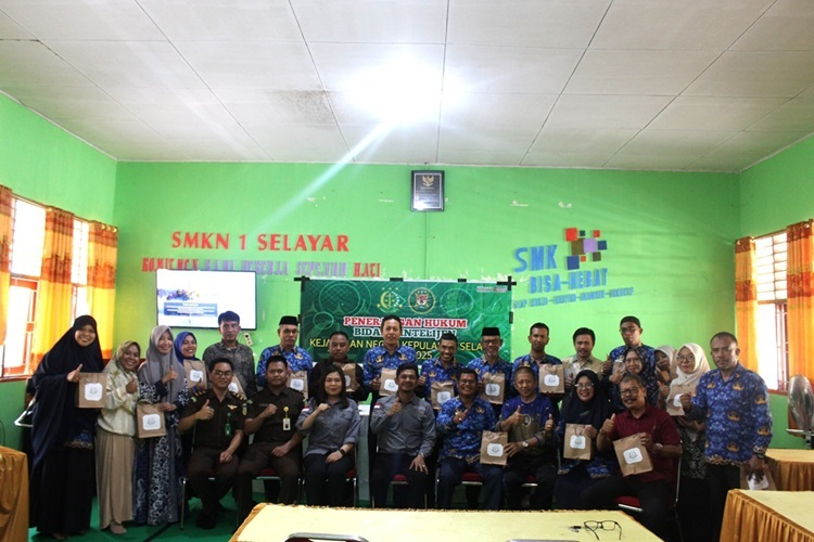 Penerangan Hukum di SMKN 1 Selayar dengan tema “Optimalisasi Pengelolaan Dana Bantuan Operasional Satuan Pendidikan BOSP“
