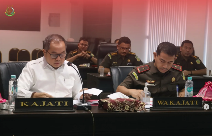KAJATI SULTENG BAMBANG HARIYANTO DIDAMPINGI WAKAJATI MEMIMPIN EKSPOSE PENGHENTIAN PENUNTUTAN BERDASARKAN PENUNTUTAN BERDASARKAN RESTORATIVE JUSTICE