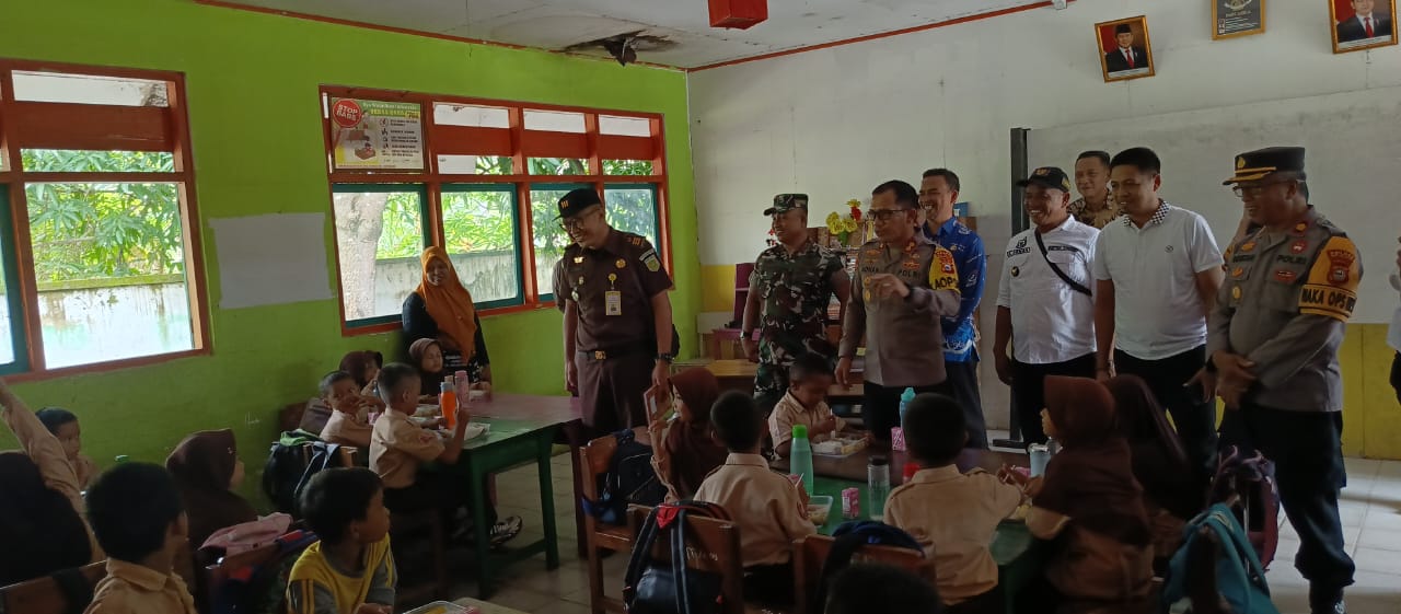 Uji Coba Makan Bergizi Gratis di SDI Barugaia No.63 Kepulauan Selayar