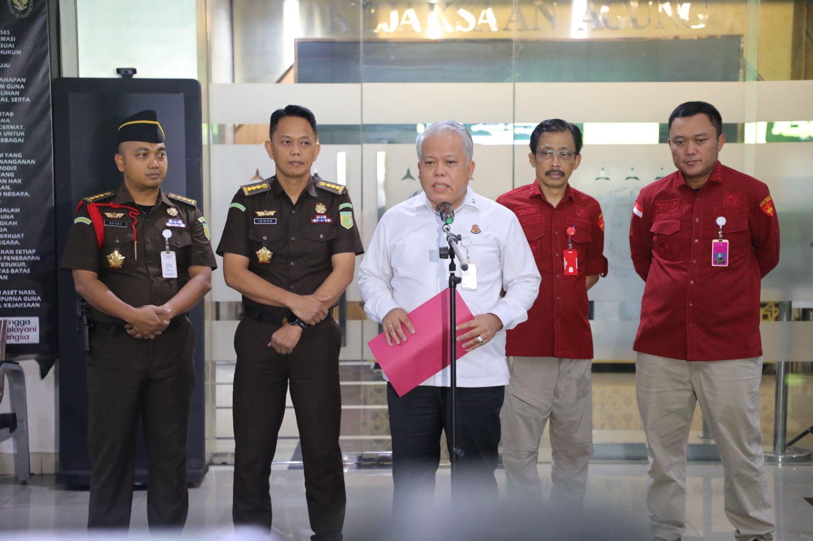 Penahanan Tersangka ASB dalam Perkara Korupsi Impor Gula