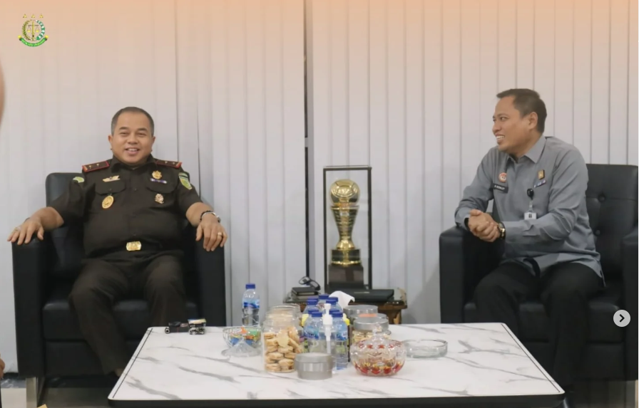 KAJATI SULTENG BAMBANG HARIYANTO MENERIMA KUNJUNGAN AUDIESNSI PIHAK KAKANWIL KEMENTRIAN HUKUM SULAWESI TENGAH