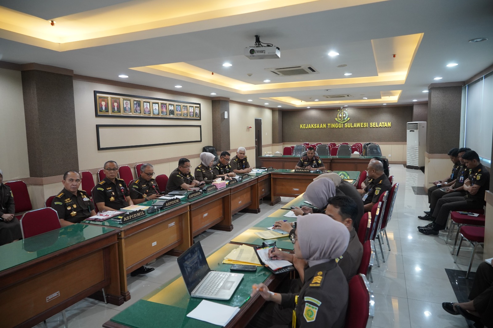 Wakajati Sulsel Teuku Rahman Memimpin Rapat Evaluasi Pengusulan WBKWBBM Tahun 2025