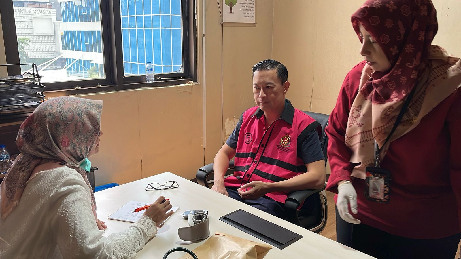 Penyerahan Tersangka dan Barang Bukti Tahap II)  dalam Perkara Impor Gula atas nama Tersangka TTL dan Tersangka CS