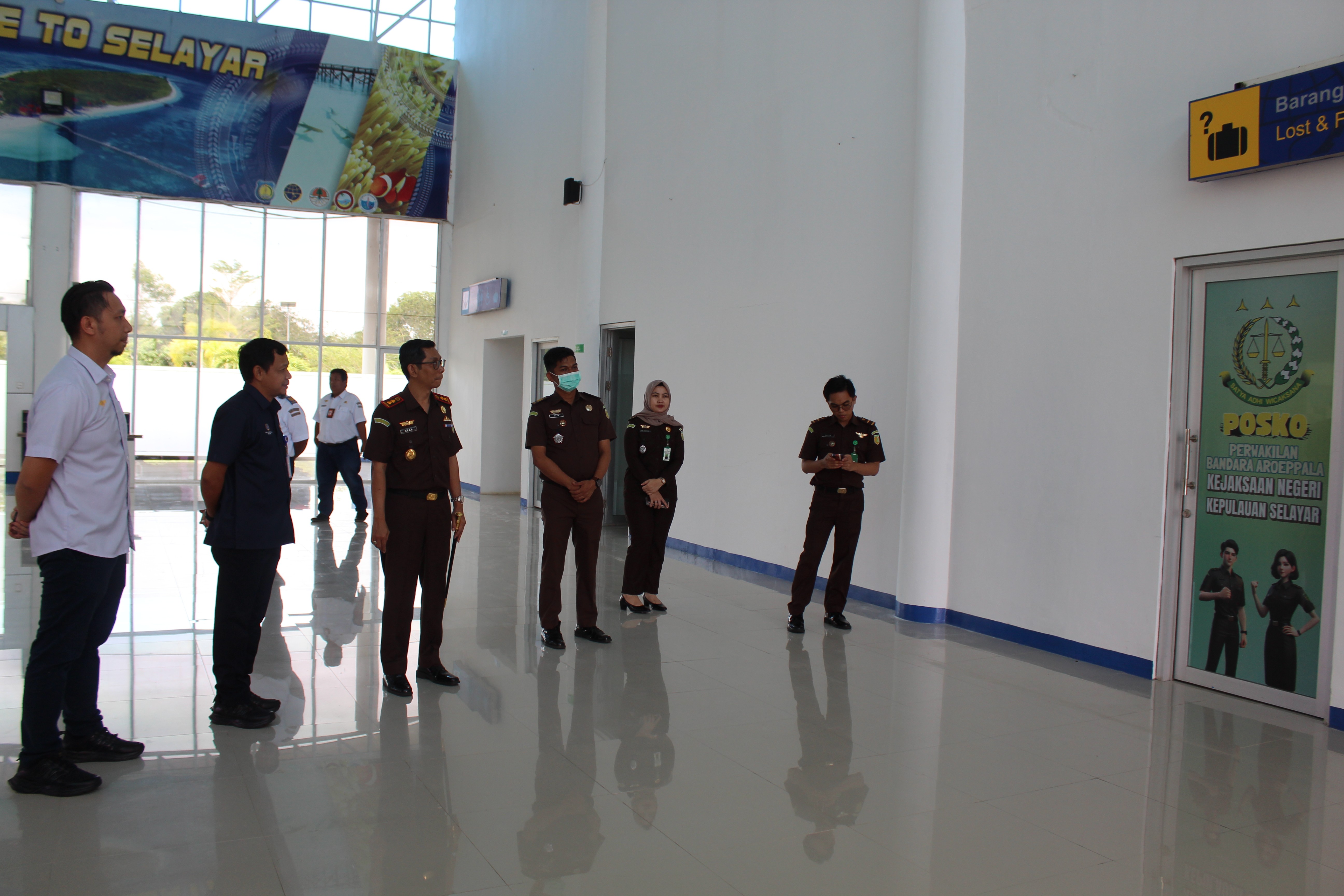 Pemantauan Posko Intelijen  di Bandara H. Aroeppala Selayar