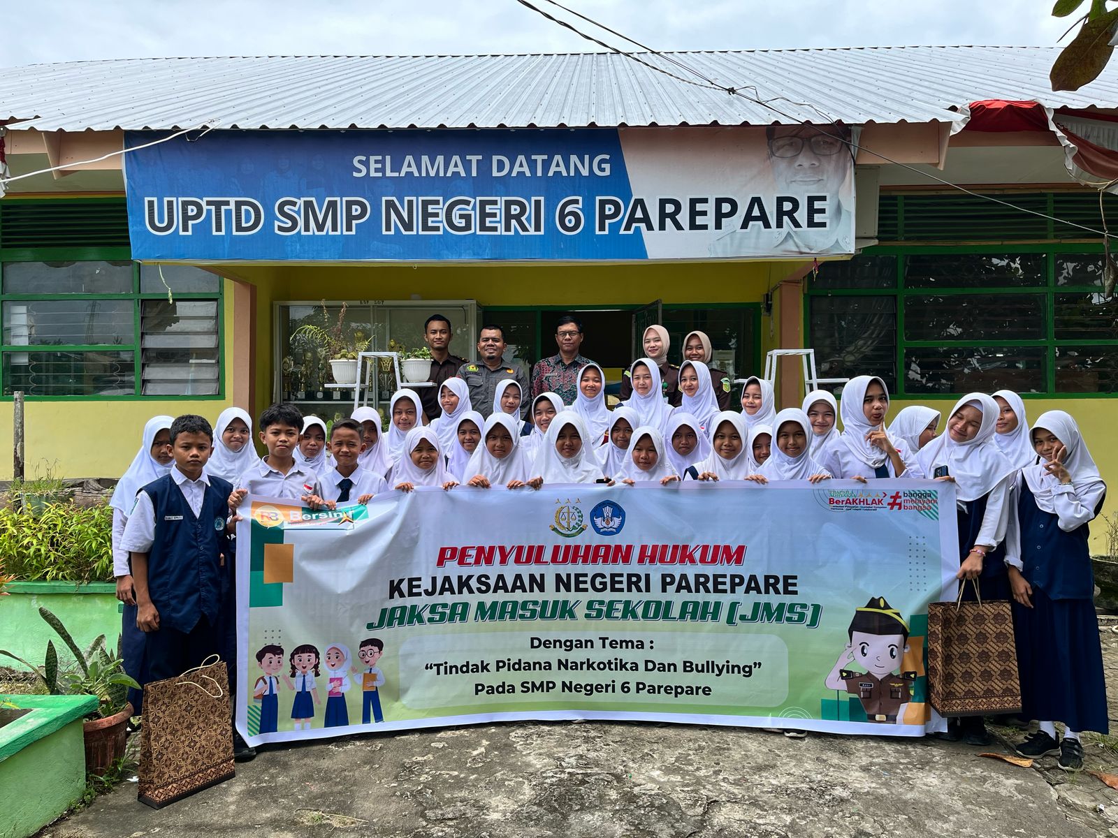 Kejaksaan Negeri Parepare Penyuluhan Hukum Jaksa  Masuk Sekolah di SMP Negeri 6  Parepare