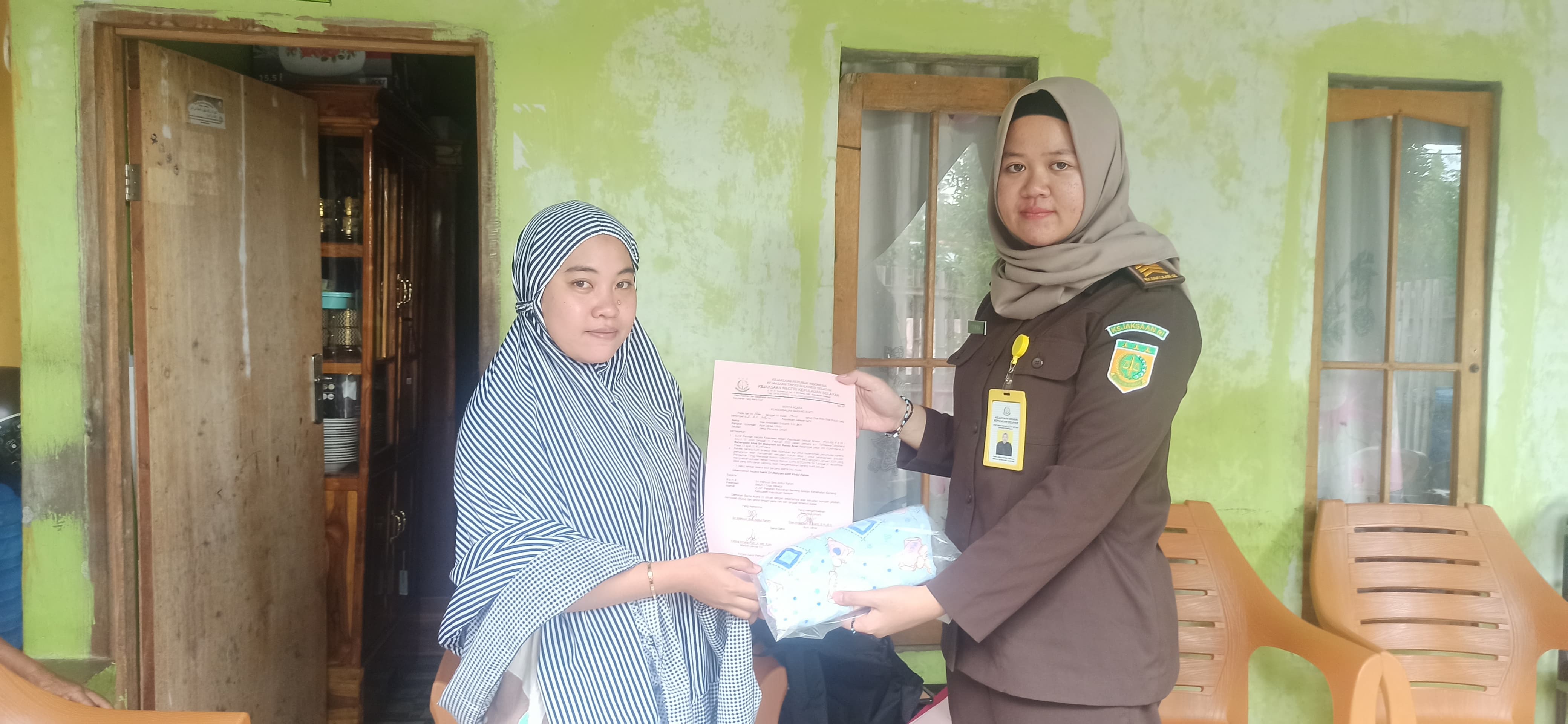 Layanan Program Pengantaran Barang Bukti Gratis PRAKTIS) berupa satu) buah celana