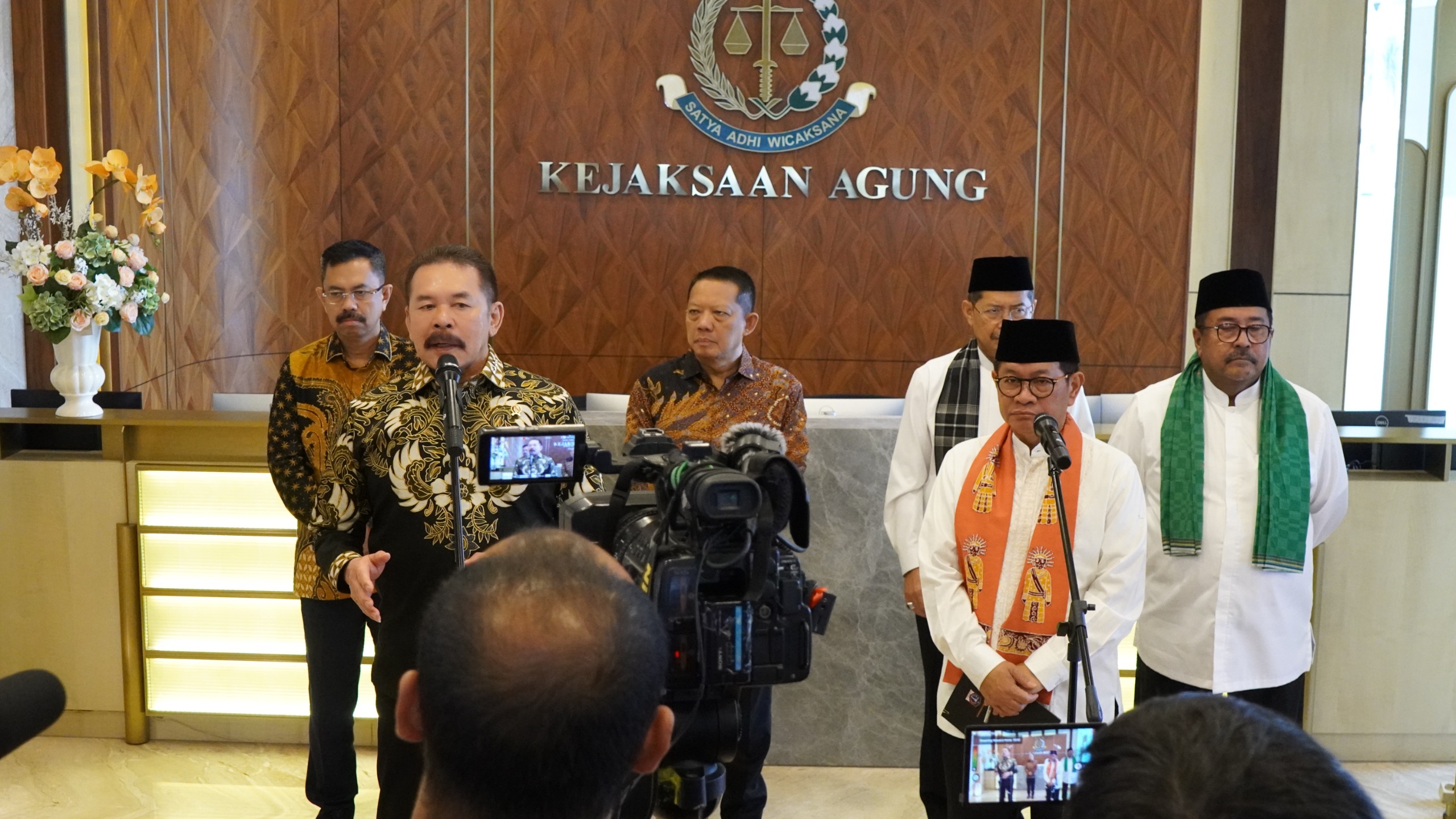 Jaksa Agung Terima Kunjungan Gubernur dan Wakil Gubernur,  Komitmen Dampingi Pembangunan DK Jakarta  Bebas dari Pelanggaran Hukum