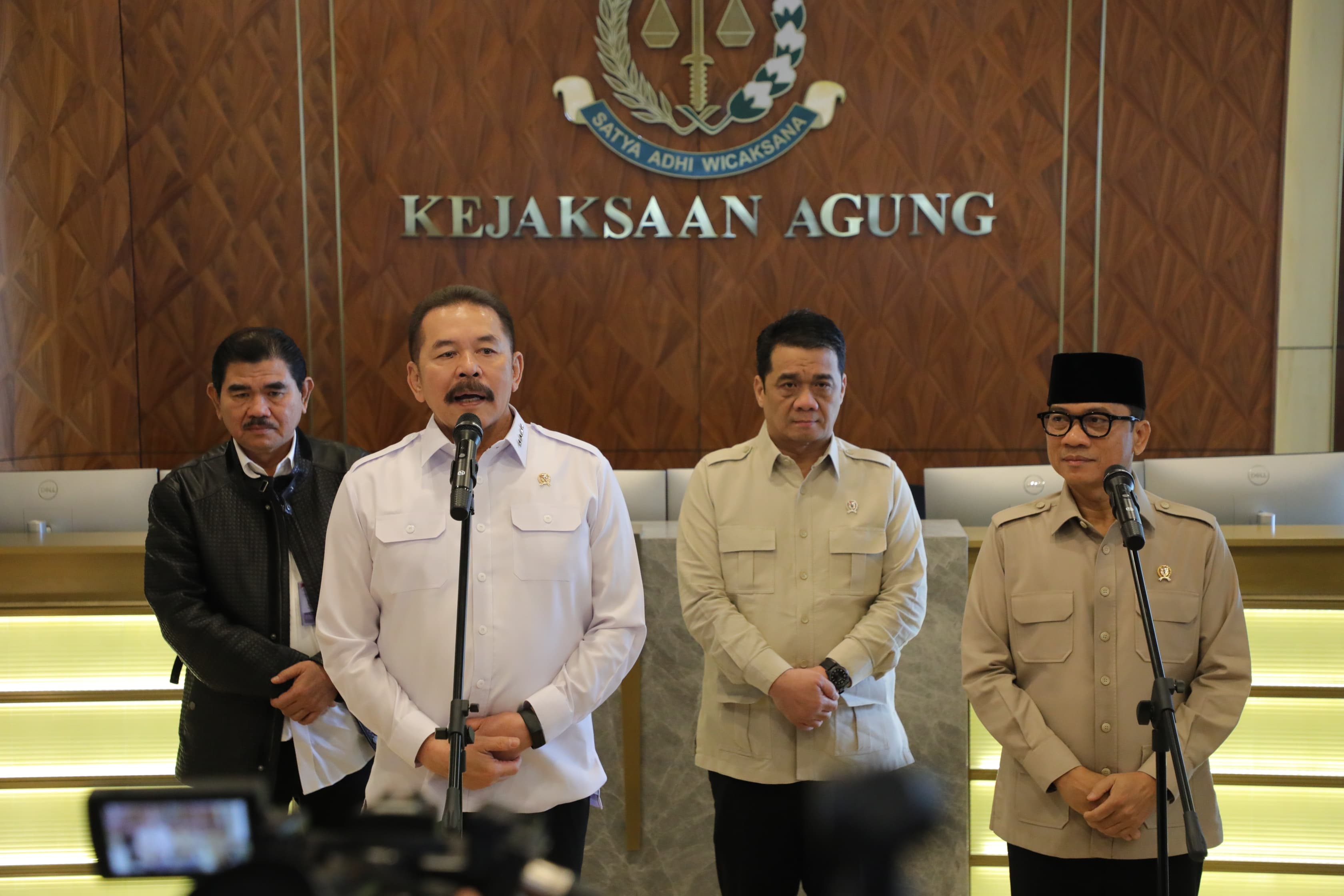 Jaksa Agung Terima Kunjungan Menteri Desa PDT Dalam Rangka Sinergisitas Mengoptimalkan Pengelolaan Dana Desa