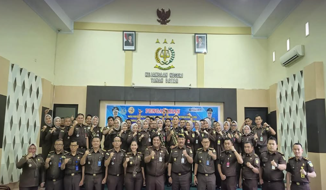 Penilaian sekaligus pengarahan dalam rangka verivikasi lapangan pembangunan zona integritas WBK dan WBBM wilayah Kejaksaan Tinggi Sumatera Barat
