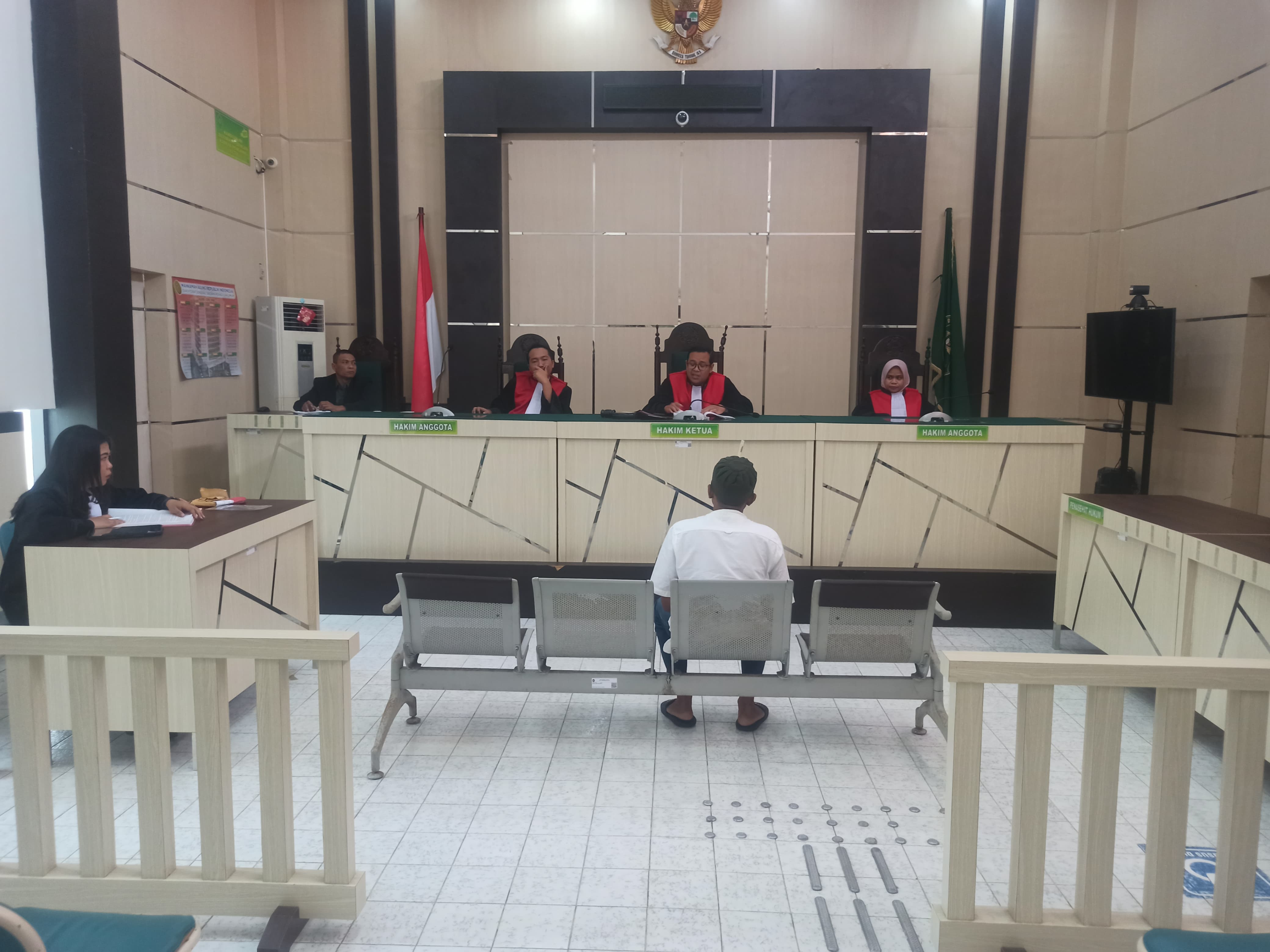 Sidang Tindak Pidana Umum dengan Agenda Sidang Pembacaan Dakwaan, Pemeriksaan Saksi dan Pemeriksaan Terdakwa Tindak Pidana Narkotika