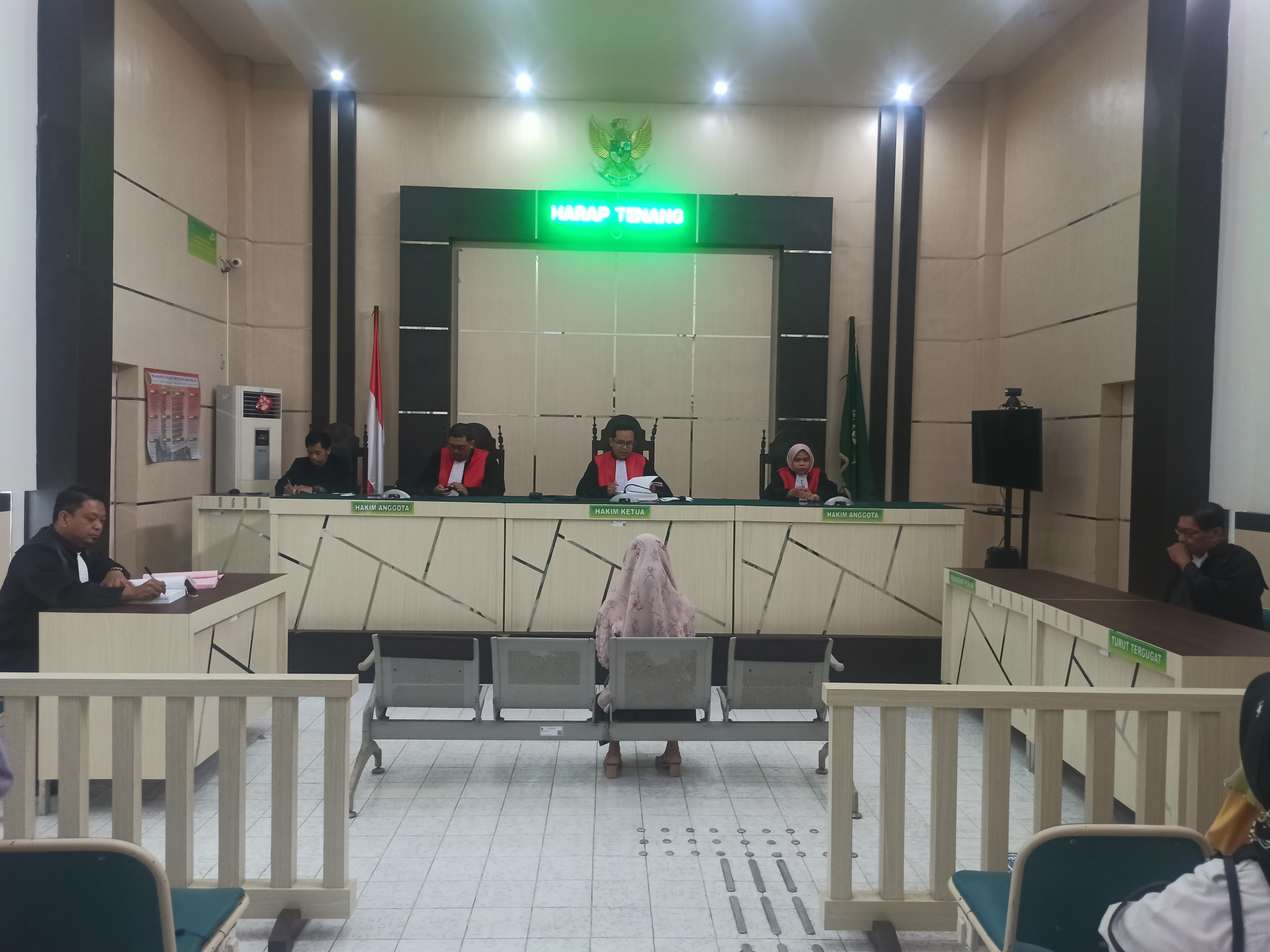 Sidang Tindak Pidana Umum dengan Agenda Sidang Pemeriksaan Saksi  Tindak Pidana Penipuan atau penggelapan