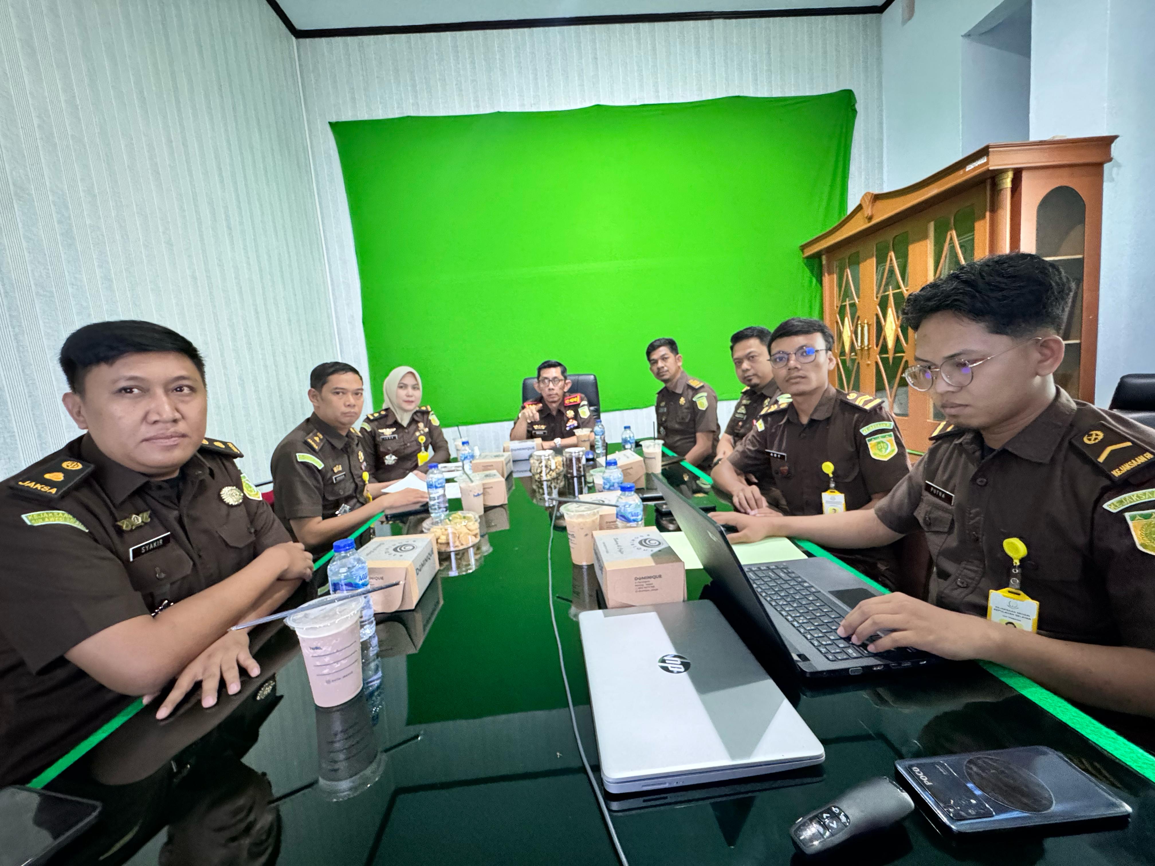 Rapat Staf EKA Triwulan I Kejaksaan Negeri Kepulauan Selayar Tahun 2025