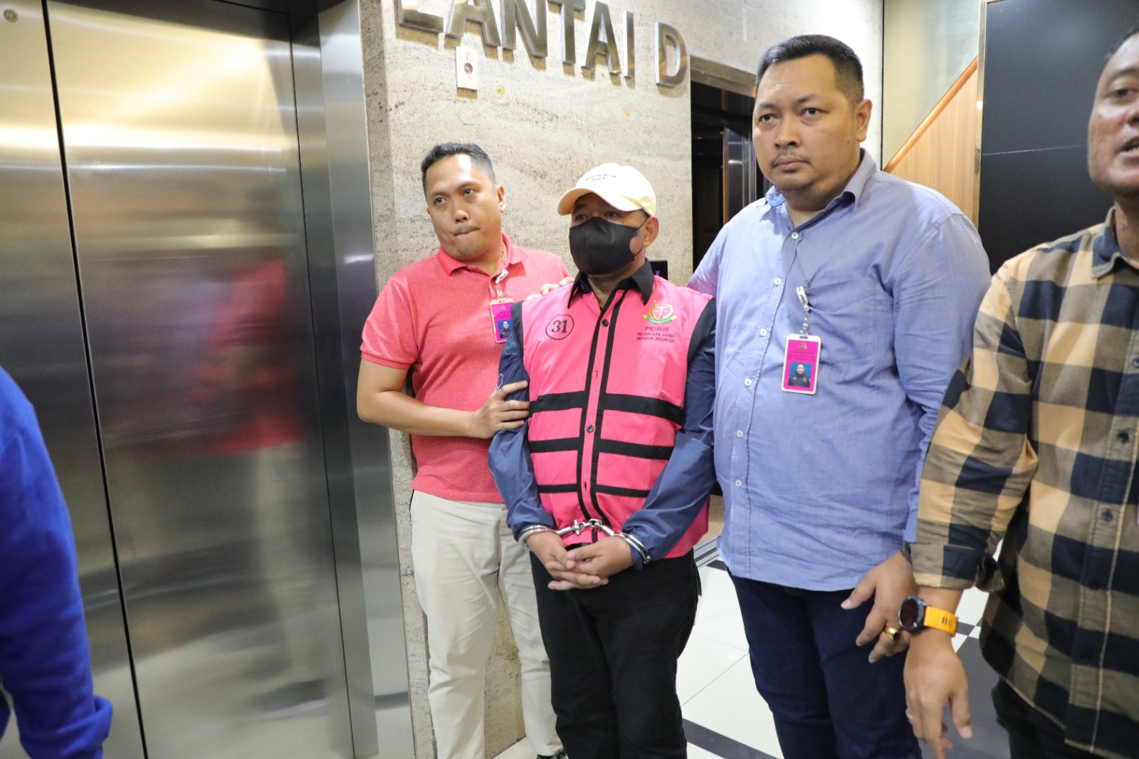 Penetapan 3 Tersangka Baru Perkara Tindak Pidana Korupsi danatau Gratifikasi Terkait Penanganan Perkara di PN Jakarta Pusat