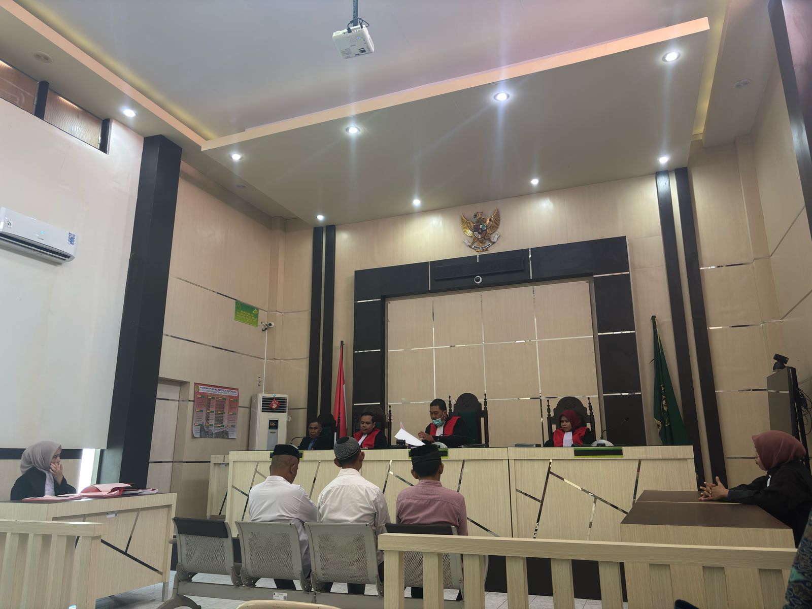Sidang Tindak Pidana Umum dengan Agenda Sidang Pembacaan Dakwaan  Tindak Pidana Narkotika