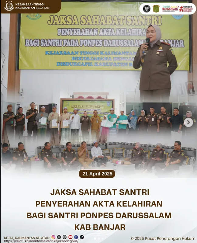 JAKSA SAHABAT SANTRI JSS) penyerahan Akta Kelahiran kepada santri Ponpes Darussalam Kab Banjar
