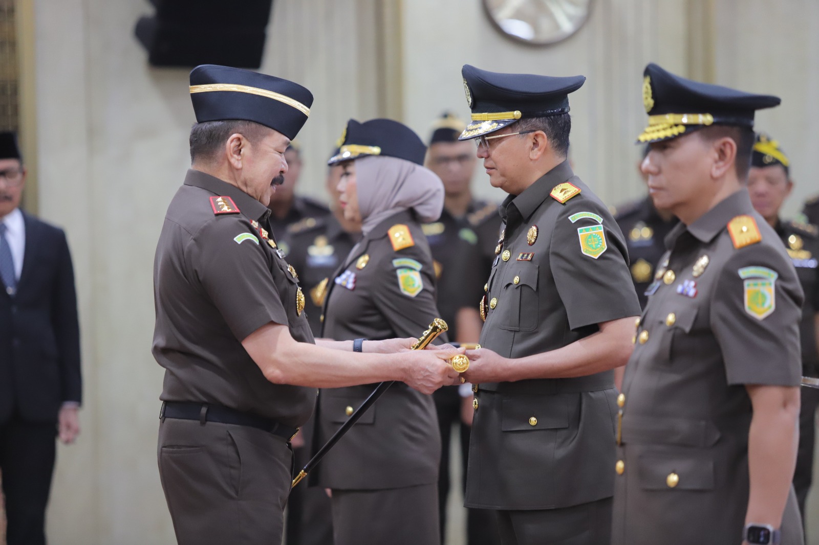 Lantik 6 Kepala Kejaksaan Tinggi, Jaksa Agung Ajak Jajaran Turut Jaga Kepercayaan Publik dengan Sikap Integritas