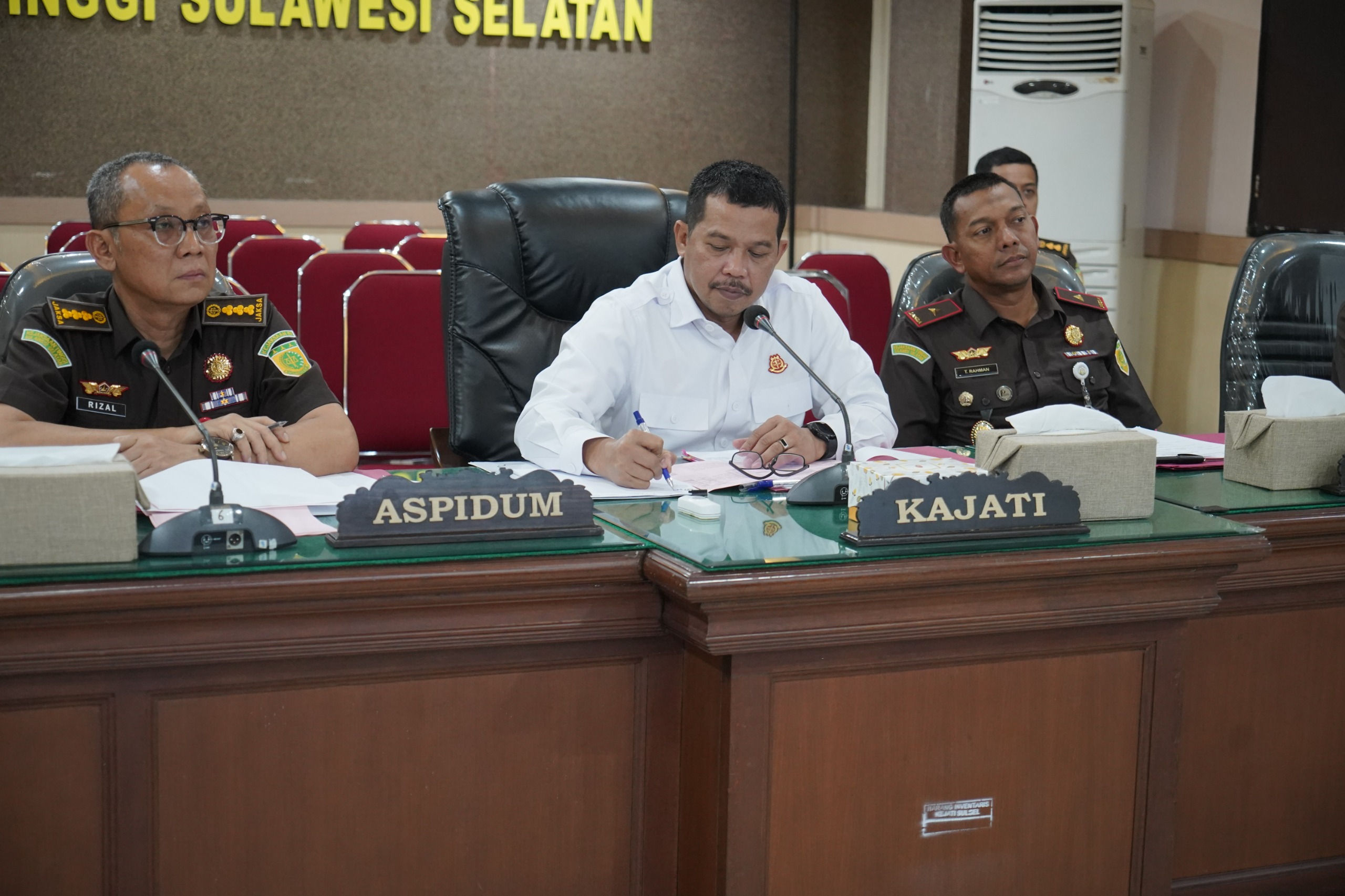 Petugas Pengawas Dermaga dan Sopir Truk Gelapkan Bungkil Pakan Ternak Milik Perusahaan di Pelabuhan Makassar