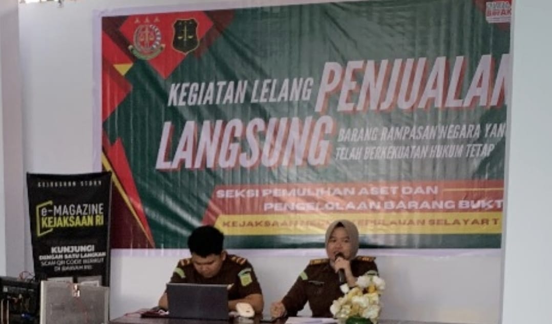 Lelang penjualan langsung barang rampasan negara yang telah berkekuatan hukum tetap, berupa lima buah handphone dari berbagai jenis dan merek