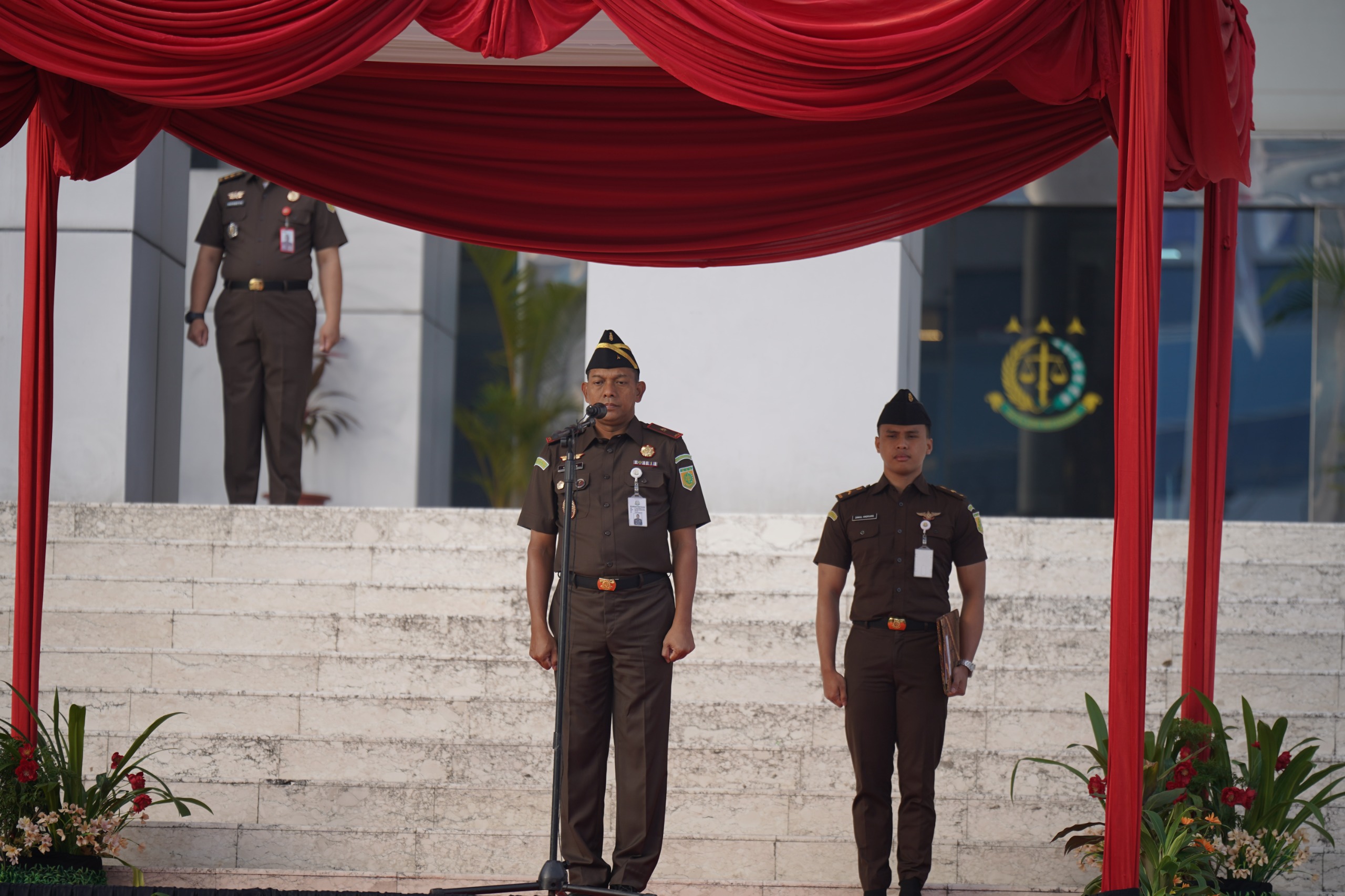 Pimpin Upacara HUT Ke-74 PERSAJA, Wakajati Sulsel Teuku Rahman: Mari Wujudkan Jaksa Berintegritas, Profesional dan Dicintai Rakyat