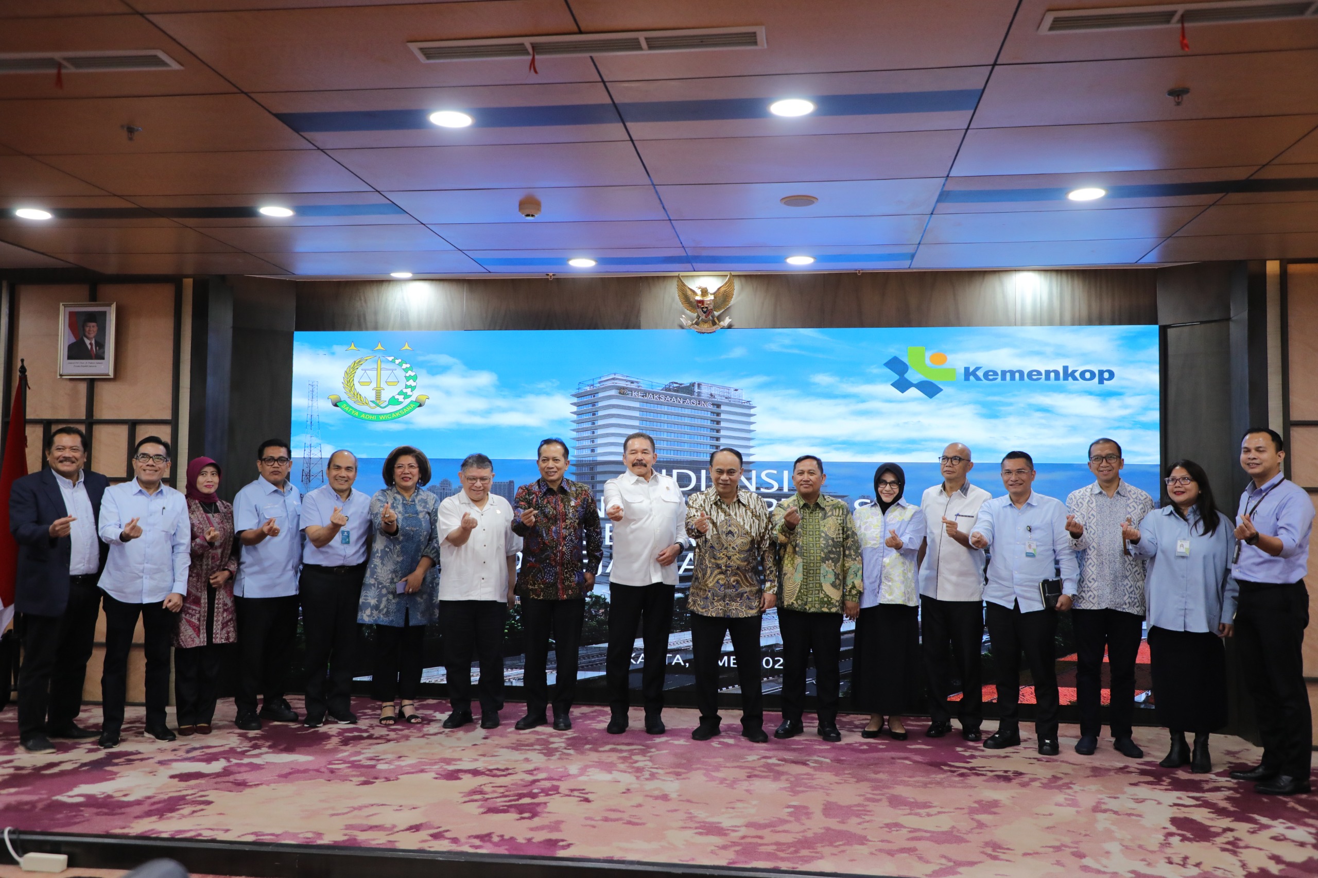 Jaksa Agung Terima Kunjungan Menteri Koperasi Dalam Rangka Pengawalan Program 80.000 Koperasi Merah Putih